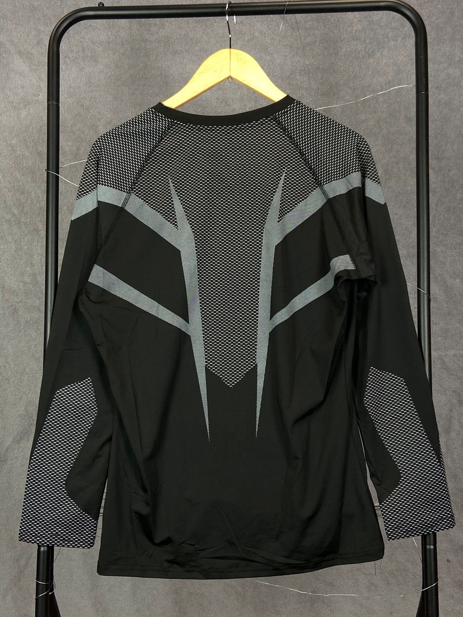 Gymshark Gymshark Black Longsleeve Size L Size US L / EU 52-54 / 3 - 7 Thumbnail