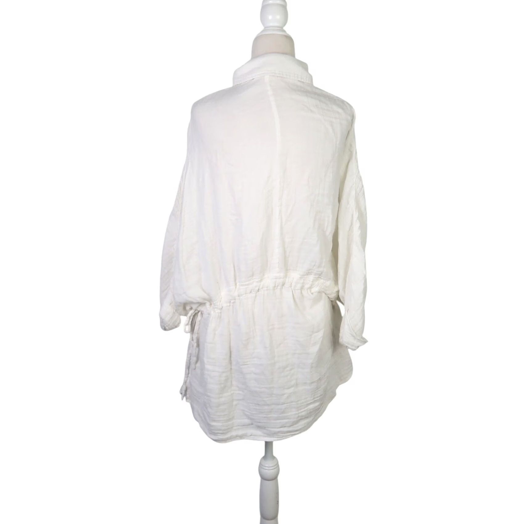 Vintage VINTAGE Elan White Cotton Button Front Cinch Waist Tunic Top 3/4 Sleeve Small Womens Tunic Cotton White Solid 3/4 Sleeve Cinch Waist Button-Up Blouse Size S / US 4 / IT 40 - 4 Thumbnail