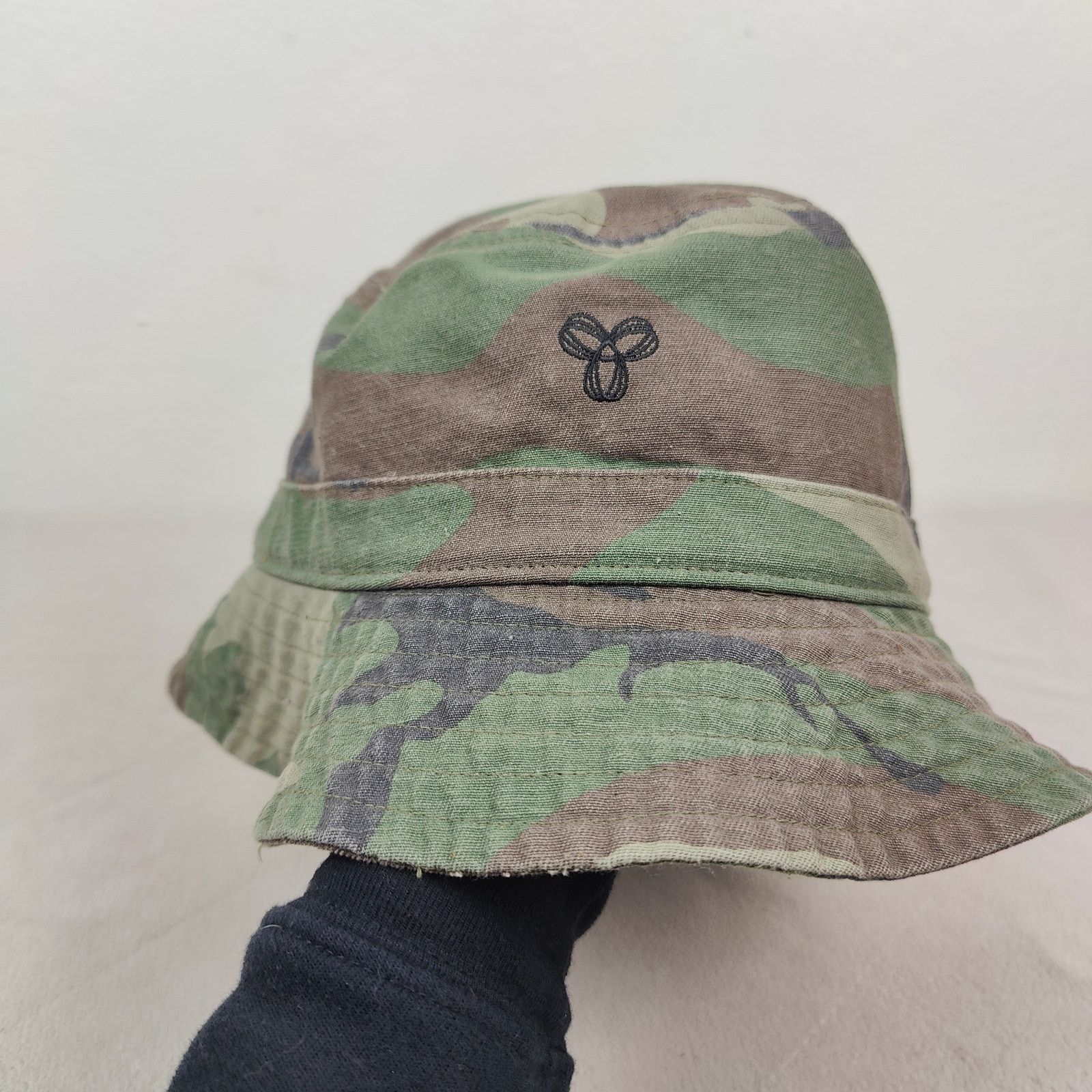 Aritzia Aritzia TNA Bucket Hat Womens Small Medium Green Camo Size ONE SIZE - 1 Thumbnail