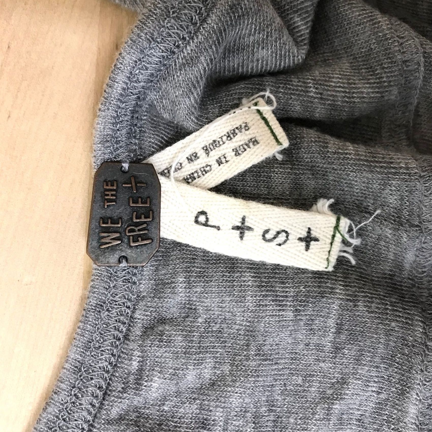 Vintage WE THE FREE V Neck Grey Henley Long Sleeve Open Back Twist Detail Top Womens XS Size XS / US 0-2 / IT 36-38 - 7 Thumbnail
