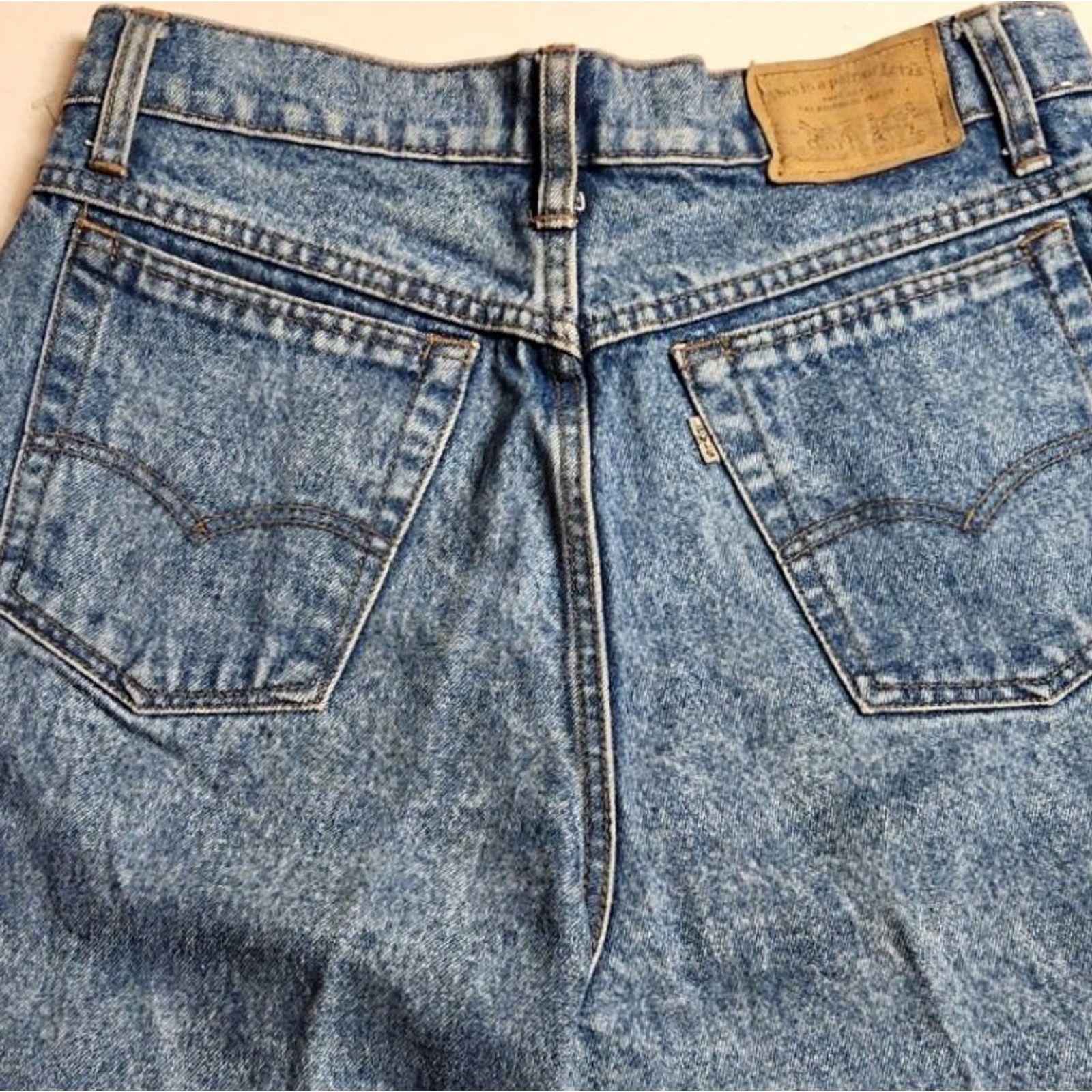 Vintage VINTAGE Levis 900 Series Jeans Junior Hi Rise Women Size 11 28x31 90s Mom Blue Faded Light Denim Classic USA Womens leggings? Size 32" / US 10 / IT 46 - 7 Thumbnail