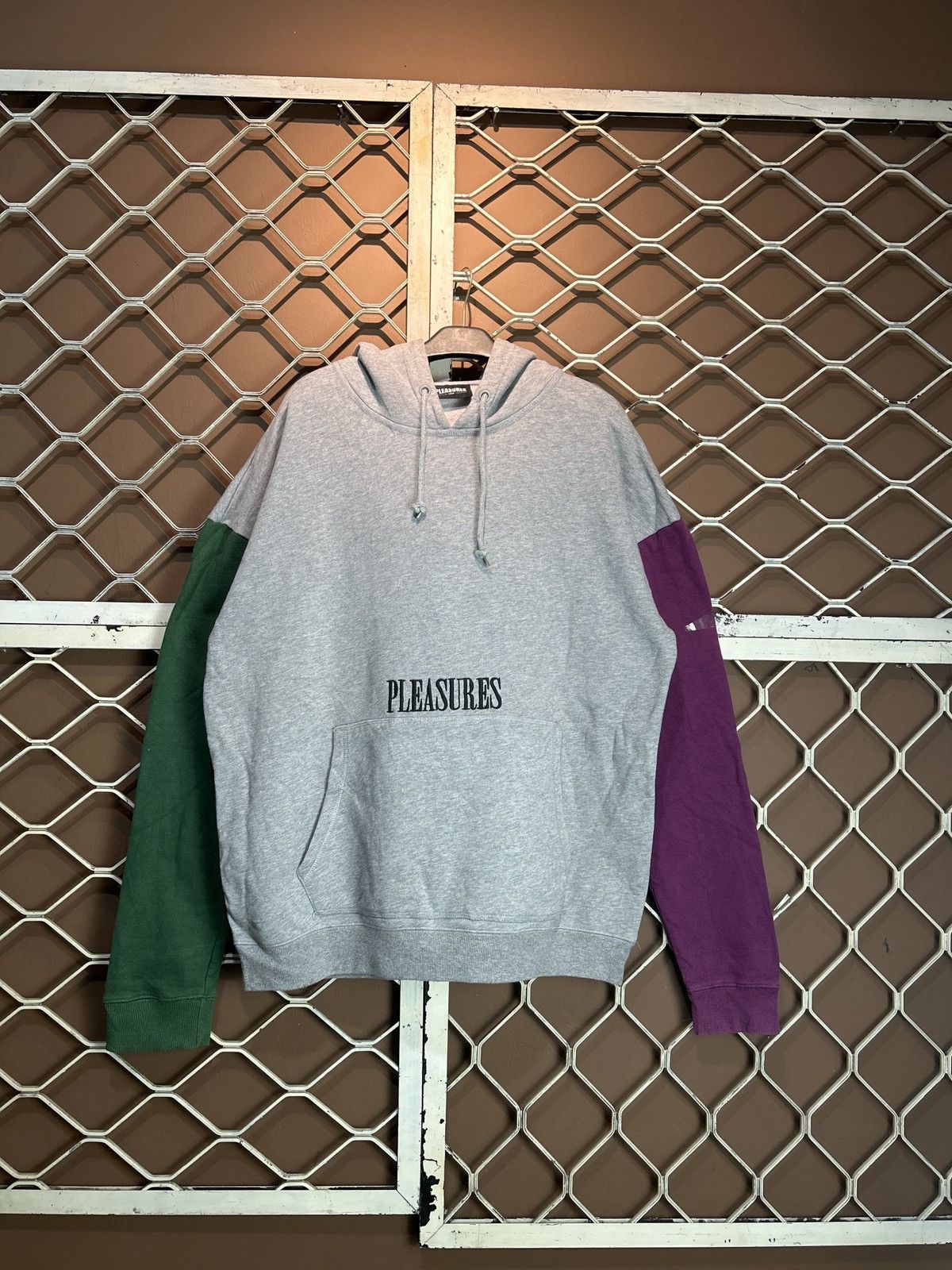 Pleasures Pleasures split color hoodie Size US M / EU 48-50 / 2 - 1 Thumbnail
