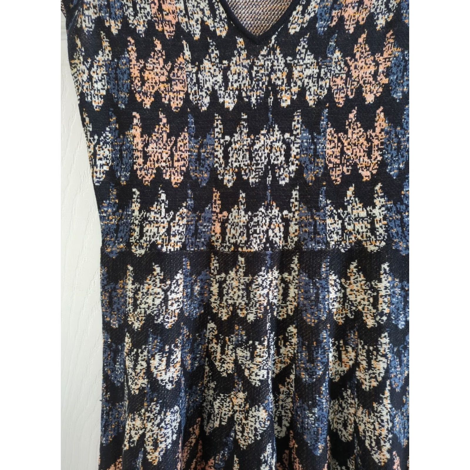 Bcbgmaxazria VINTAGE BCBGMAXAZRIA Violet Feather Cascade Jacquard A-Line Dress Womens S Midi Purple (Note: If "VINTAGE" is not accurate, omit) Size S / US 4 / IT 40 - 4 Thumbnail