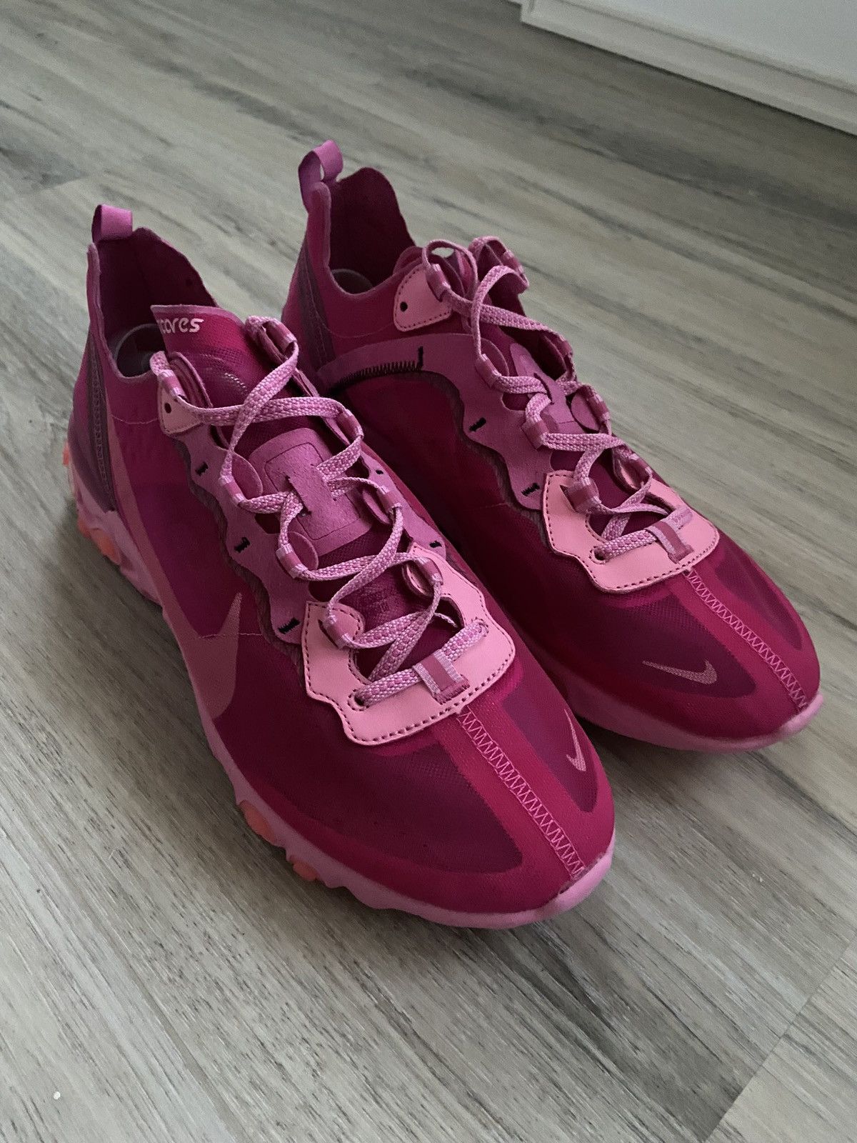 Nike x SneakerRoom React Element 87 Breast Cancer Awareness