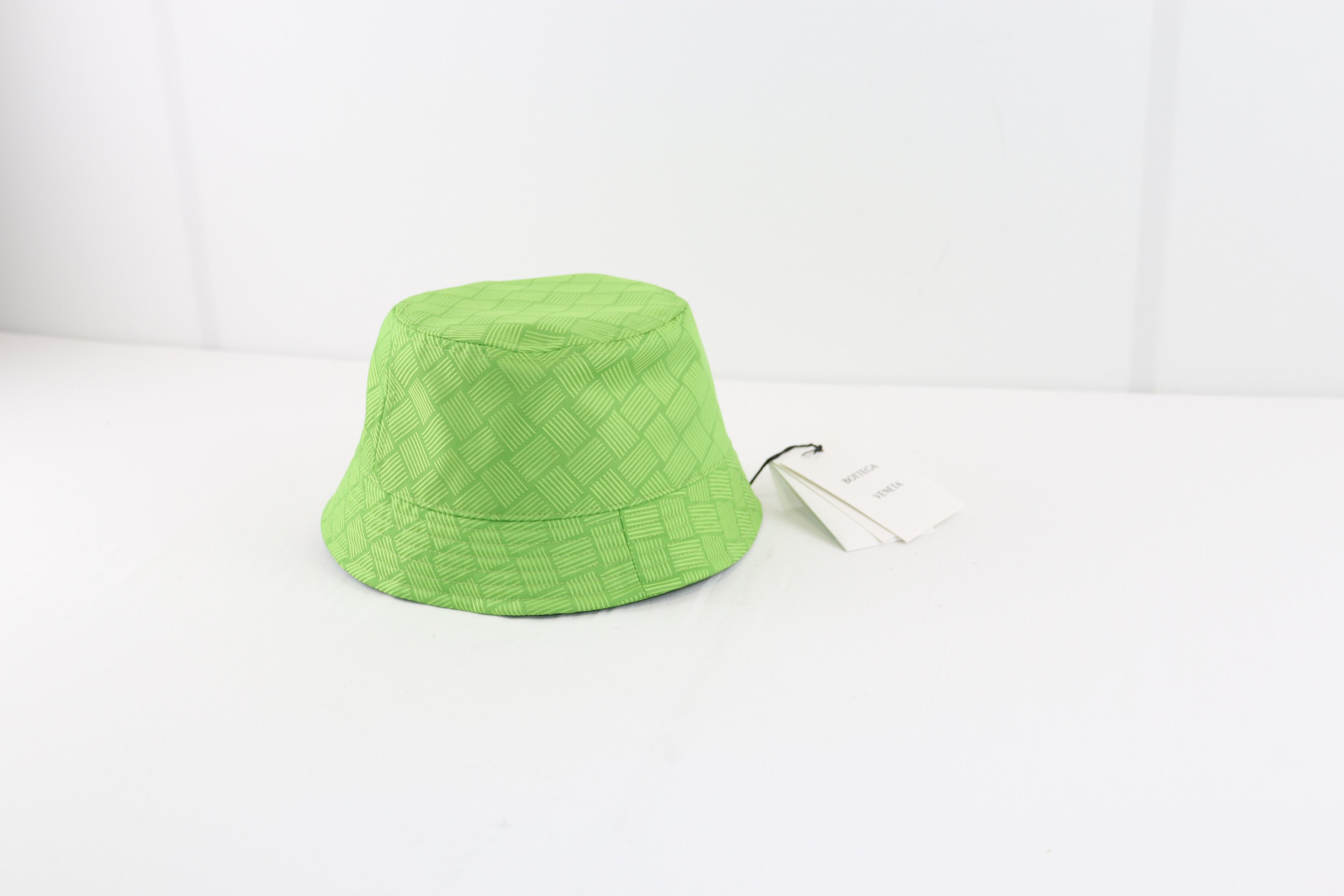 Bottega Veneta o1rshd1 Size: M / Bucket Hat in Acid Green Size ONE SIZE - 8 Thumbnail