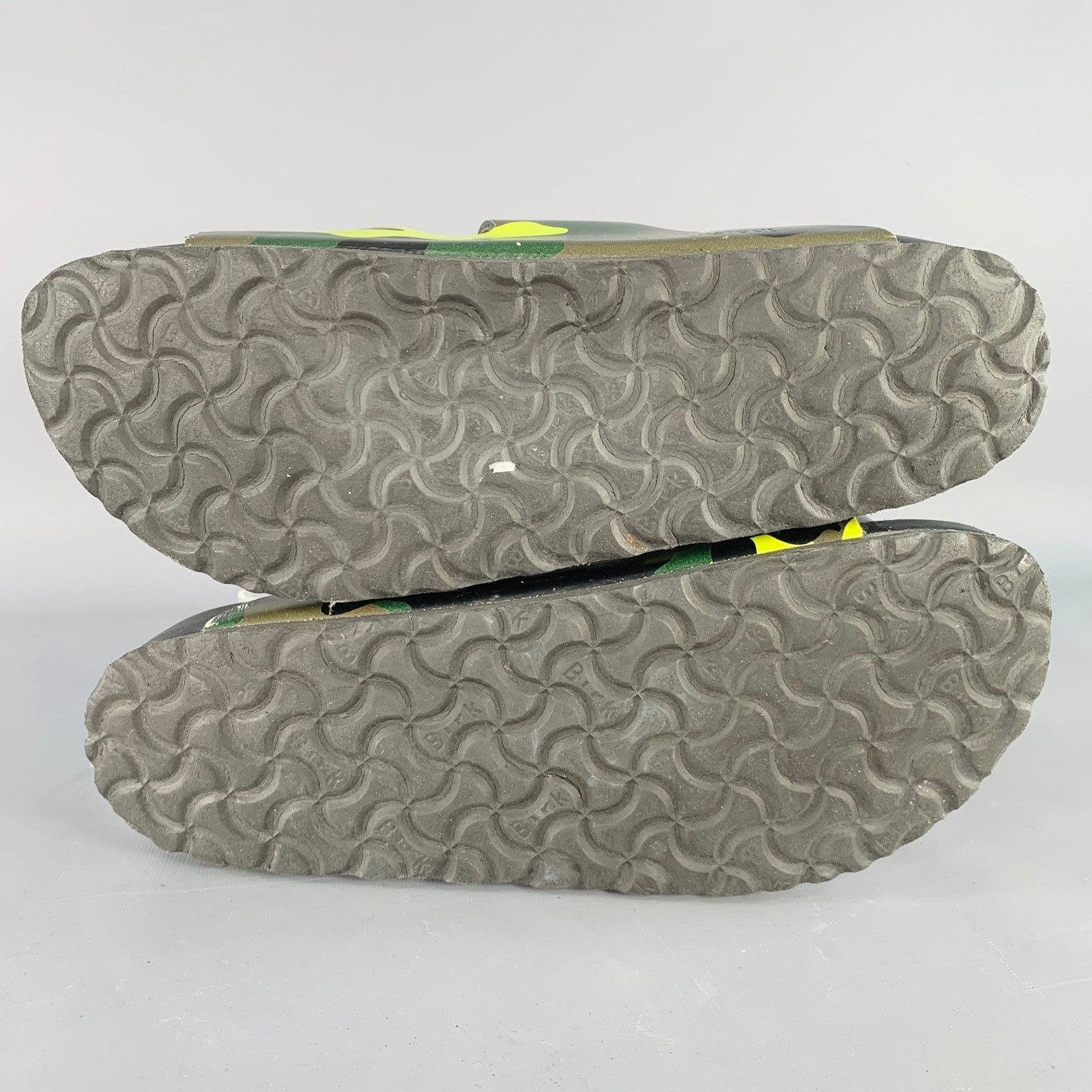 Valentino Size 10 Green Olive Camouflage Leather Belted Sandals Size US 10 / EU 43 - 6 Thumbnail