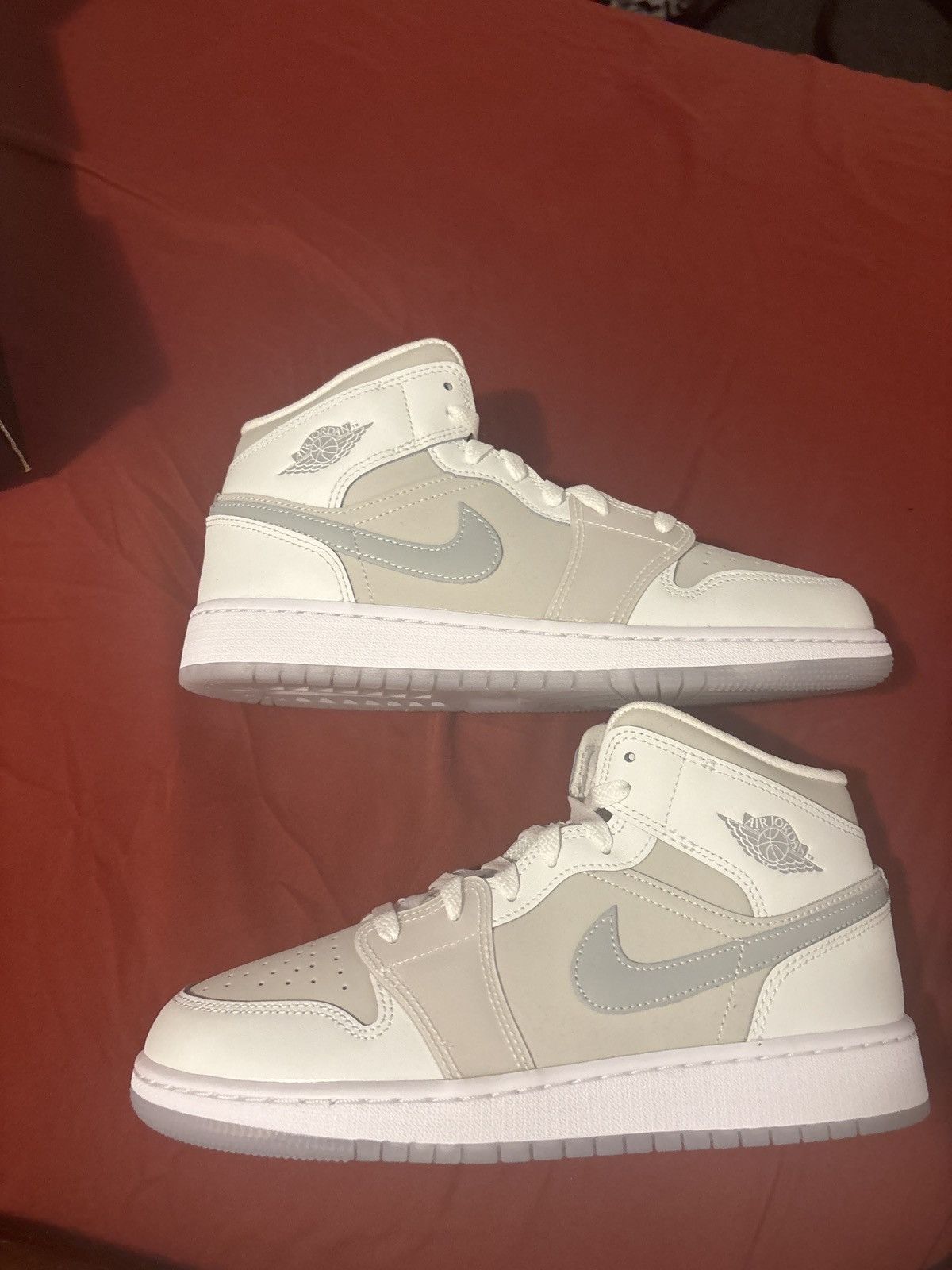 Nike Air jordan 1 mid SE BG size 6 1/2 never worn Size US 6.5 / EU 39-40 - 5 Thumbnail