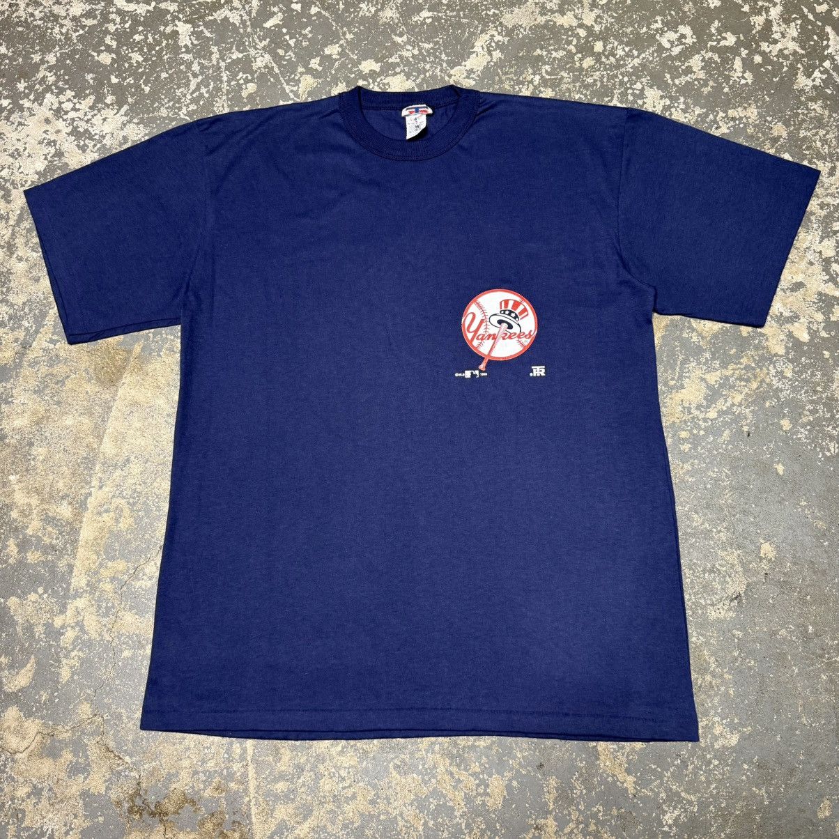 Vintage Vintage New York Yankees Small Logo 1996 Tshirt Size US L / EU 52-54 / 3 - 1 Thumbnail