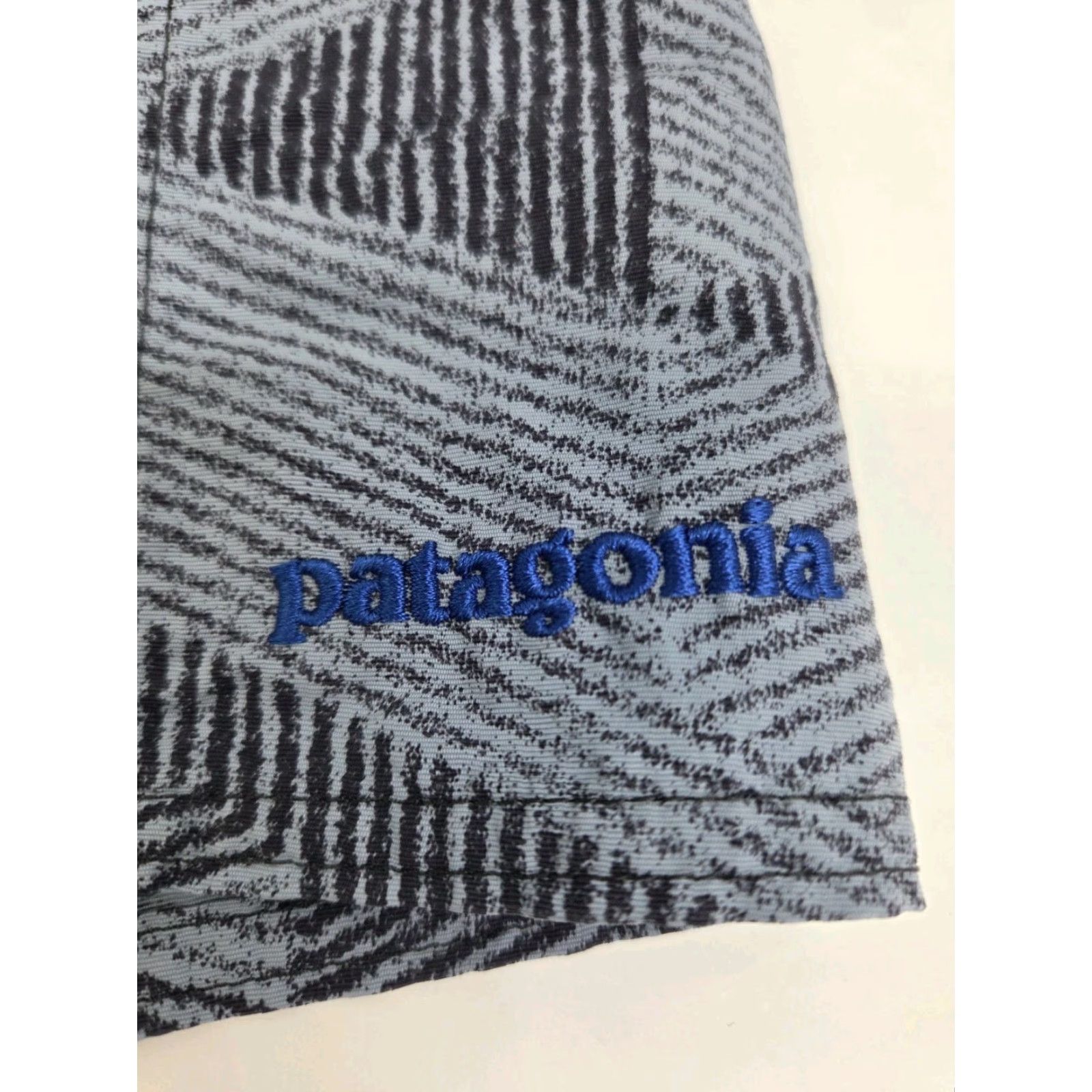 Patagonia Patagonia Mens Board Shorts Blue/Black Geometric 32 Nylon Side Pocket Zip Drawstring Beach Surfing Recreational Men's Bottom Size US 32 / EU 48 - 6 Thumbnail