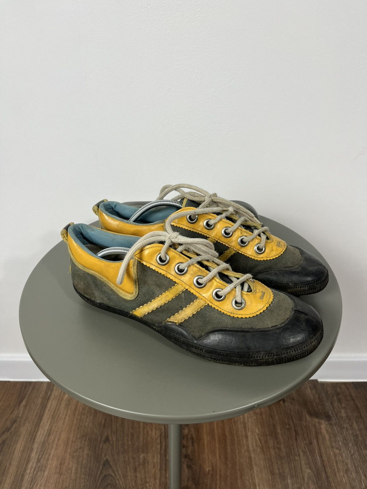 Other Vintage ZDA Partizanske Football Boots 42 Czechoslovakia Size US 9 / EU 42 - 1 Thumbnail
