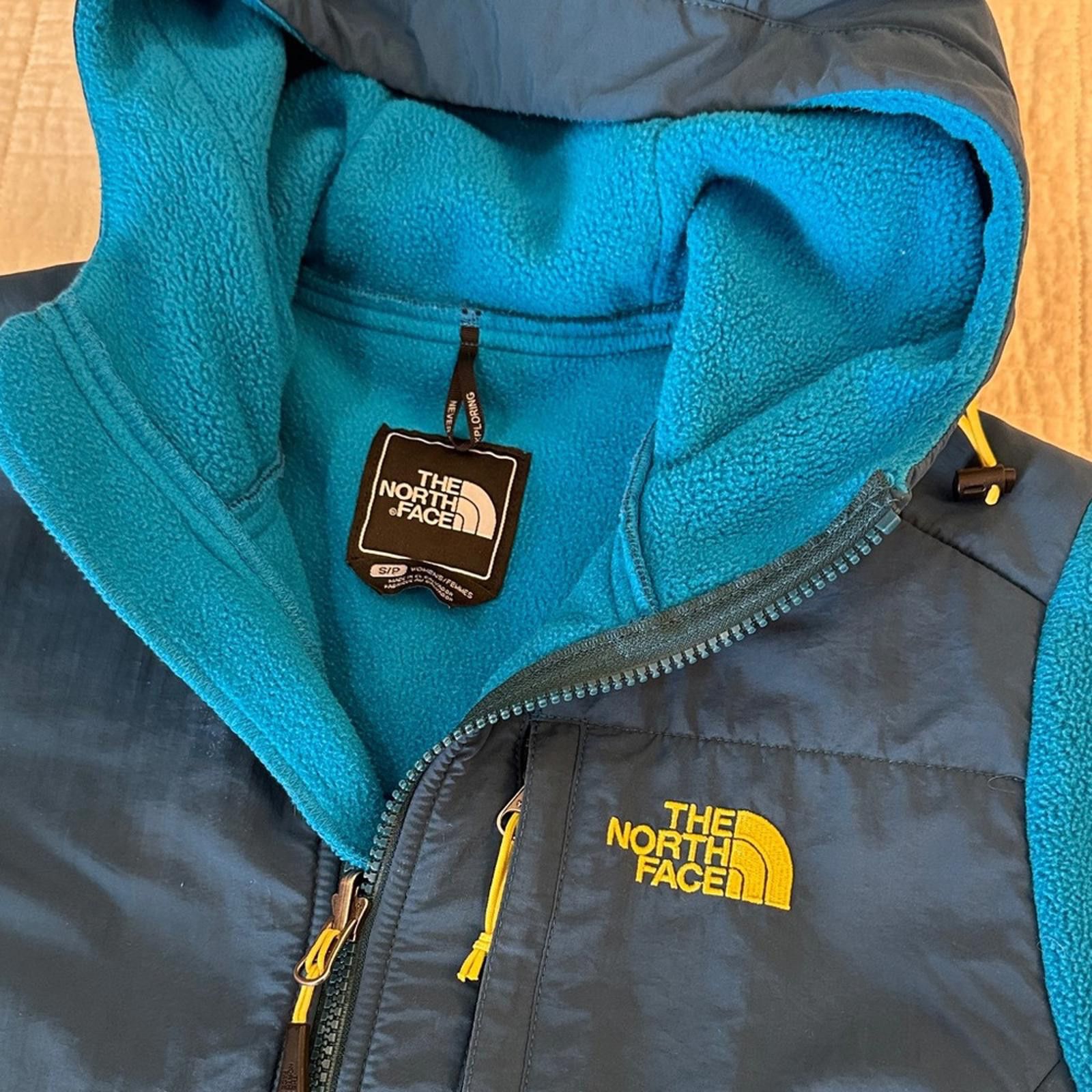 The North Face North Face Small Hooded Denali Fleece Jacket y2k rare Size S / US 4 / IT 40 - 2 Thumbnail