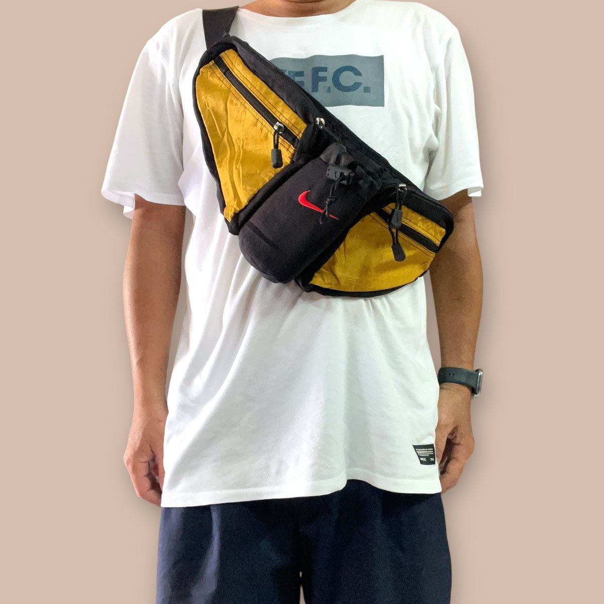 Nike OG 90's Nike Black/Yellow Waist Bag Size ONE SIZE - 17 Thumbnail