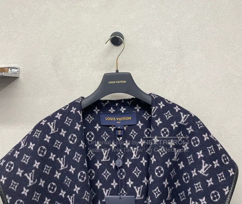 Louis Vuitton Louis Vuitton Navy logo print hooded lace-up waist woolen Size XS / US 0-2 / IT 36-38 - 4 Thumbnail
