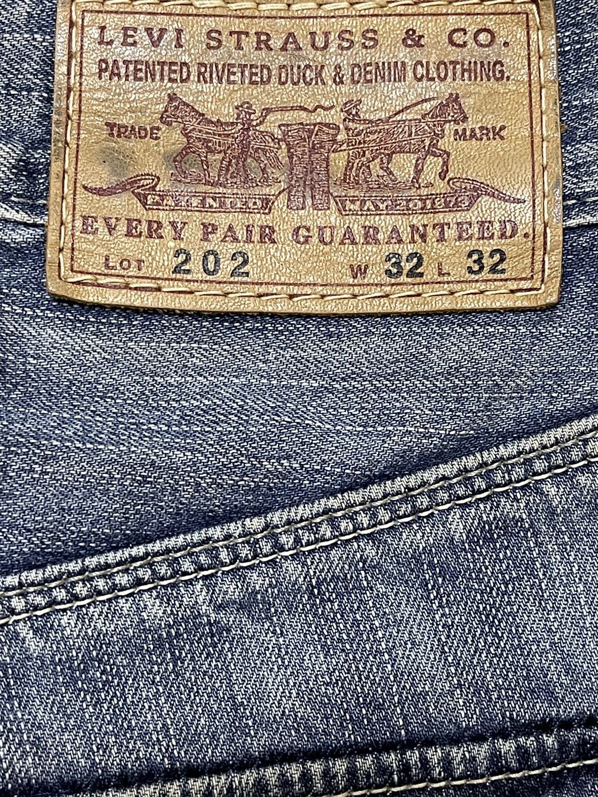 Levi's Vintage 90s Levis 202 Buckle Blue Faded Wash Style Jeans Size US 33 - 9 Thumbnail