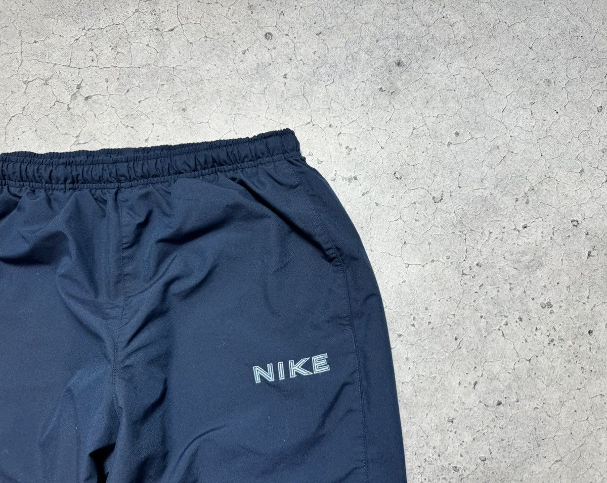Nike Nike Vintage Nylon Baggy Track Pants Big Swoosh Logo Y2K Size US 34 / EU 50 - 5 Thumbnail