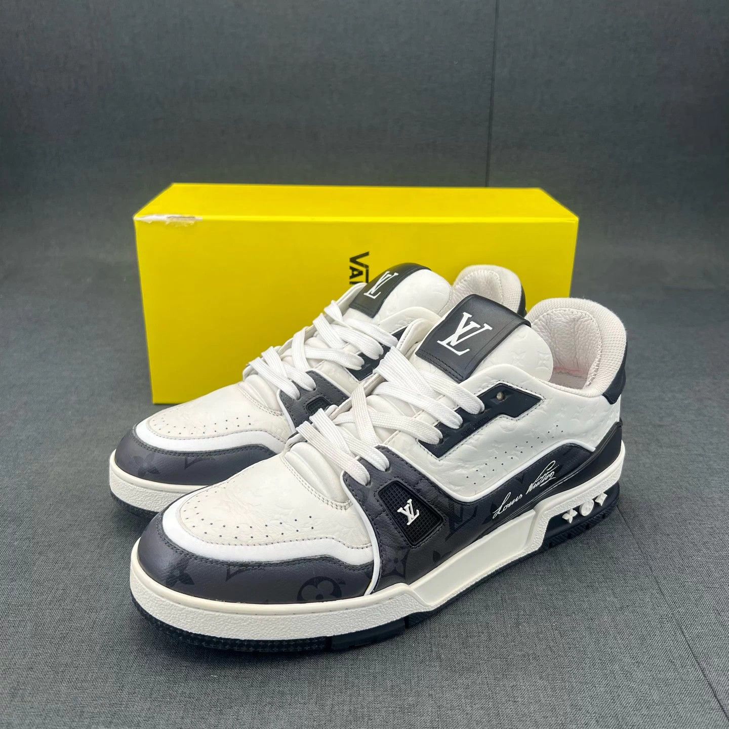 Louis Vuitton LV Trainer Black/White 42US8 Shoetag Worn Lining Repaired Size US 9 / EU 42 - 1 Thumbnail