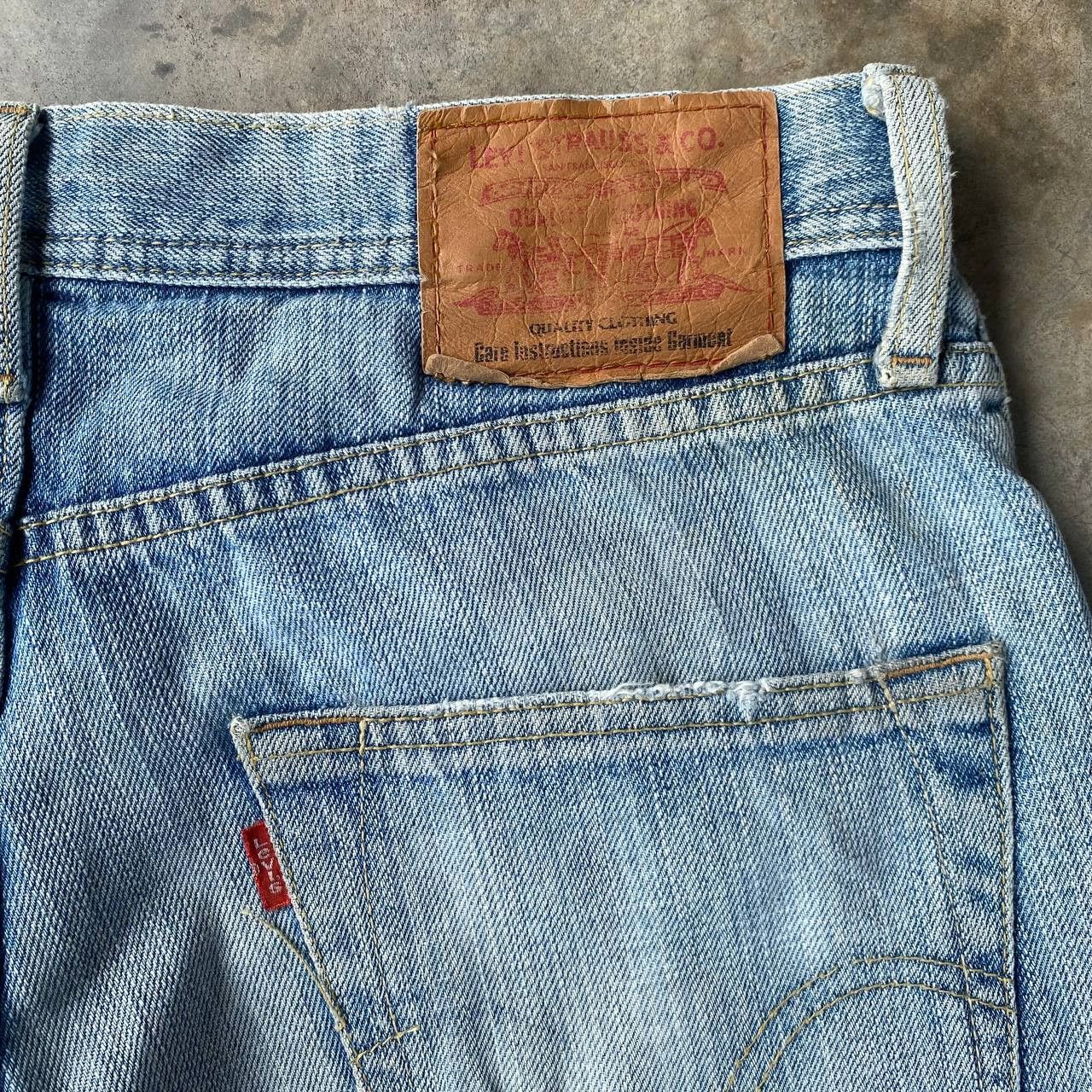 Levi's Vintage Clothing VINTAGE LEVIS 537 FLARED DISTRESSED ANKLE CUT LIGHTWASH Size US 31 - 8 Thumbnail