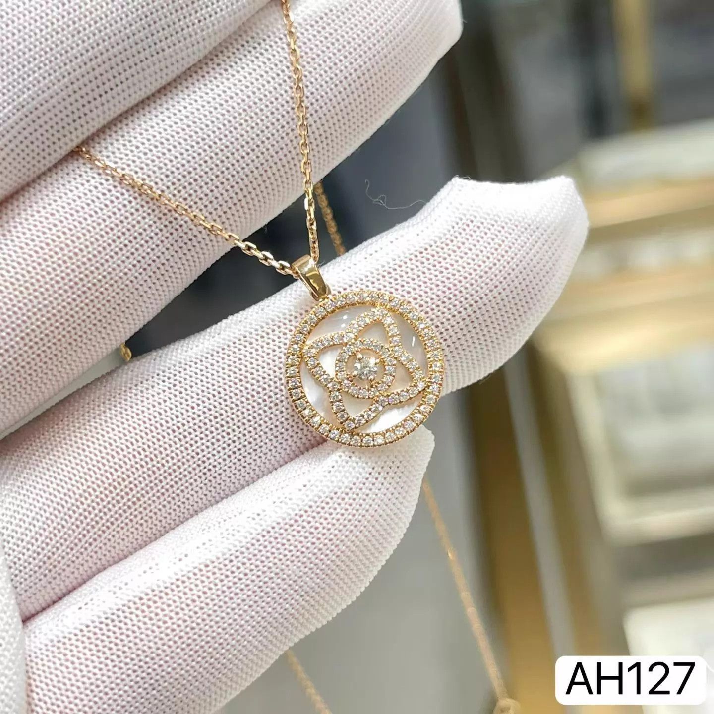 Other De Beers Enchanted Lotus RG Wht MOP 2s Adj CH AH127 Size ONE SIZE - 2 Thumbnail