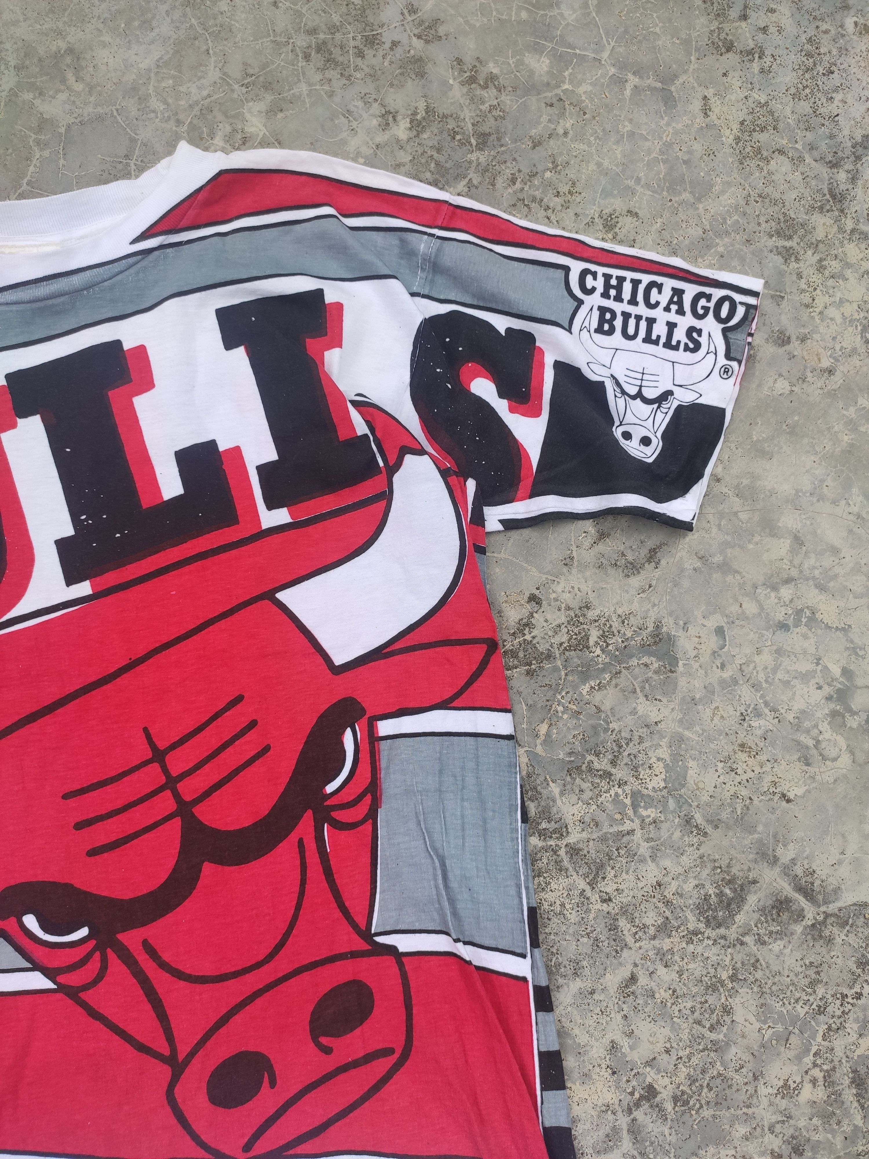 NBA 🔥 Vtg 90s Vintage Chicago Bulls Magic Johnson t shirt NBA Size US M / EU 48-50 / 2 - 4 Thumbnail