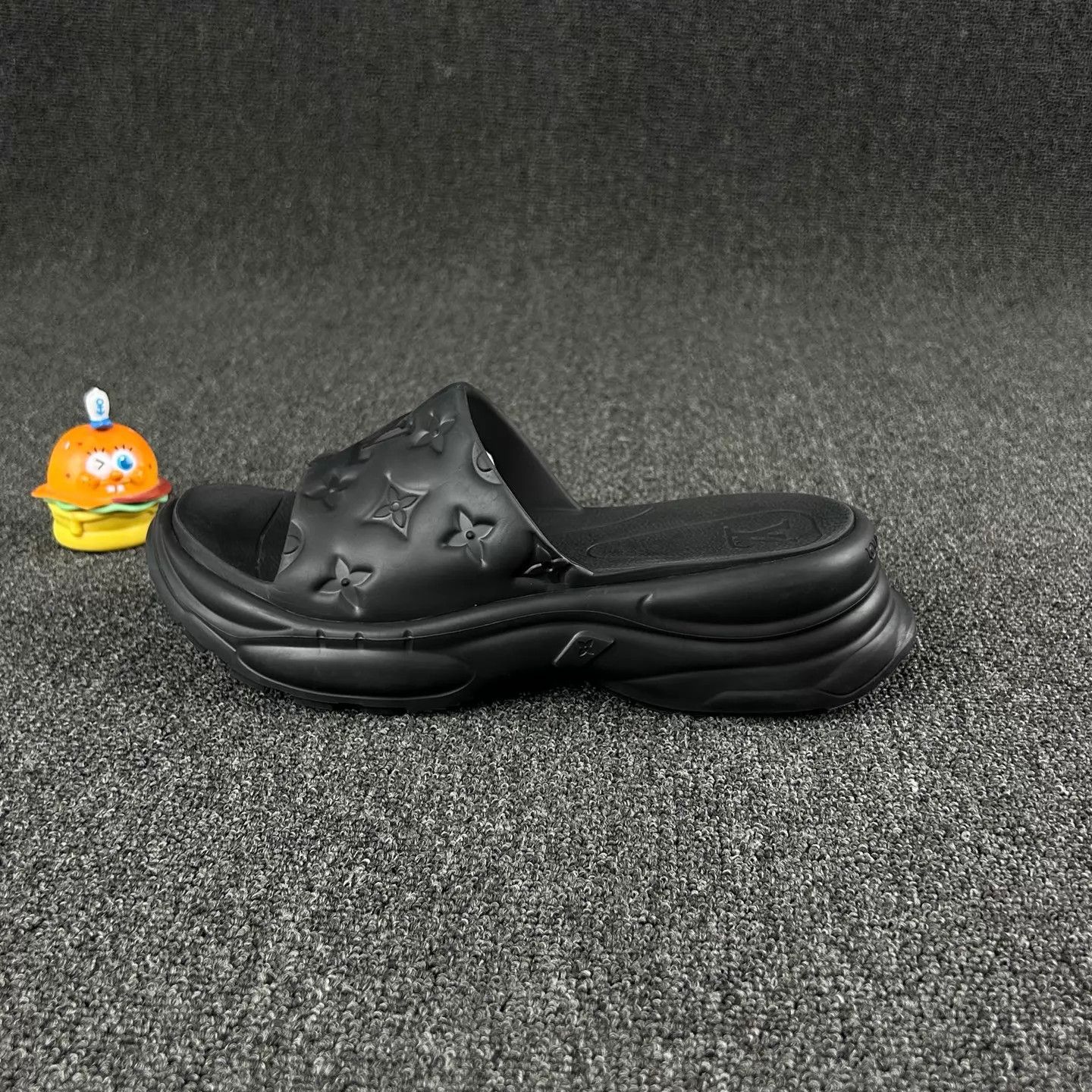 Louis Vuitton Louis Vuitton Black Monogram Slippers Size 38 Size US 7.5 / IT 37.5 - 3 Thumbnail