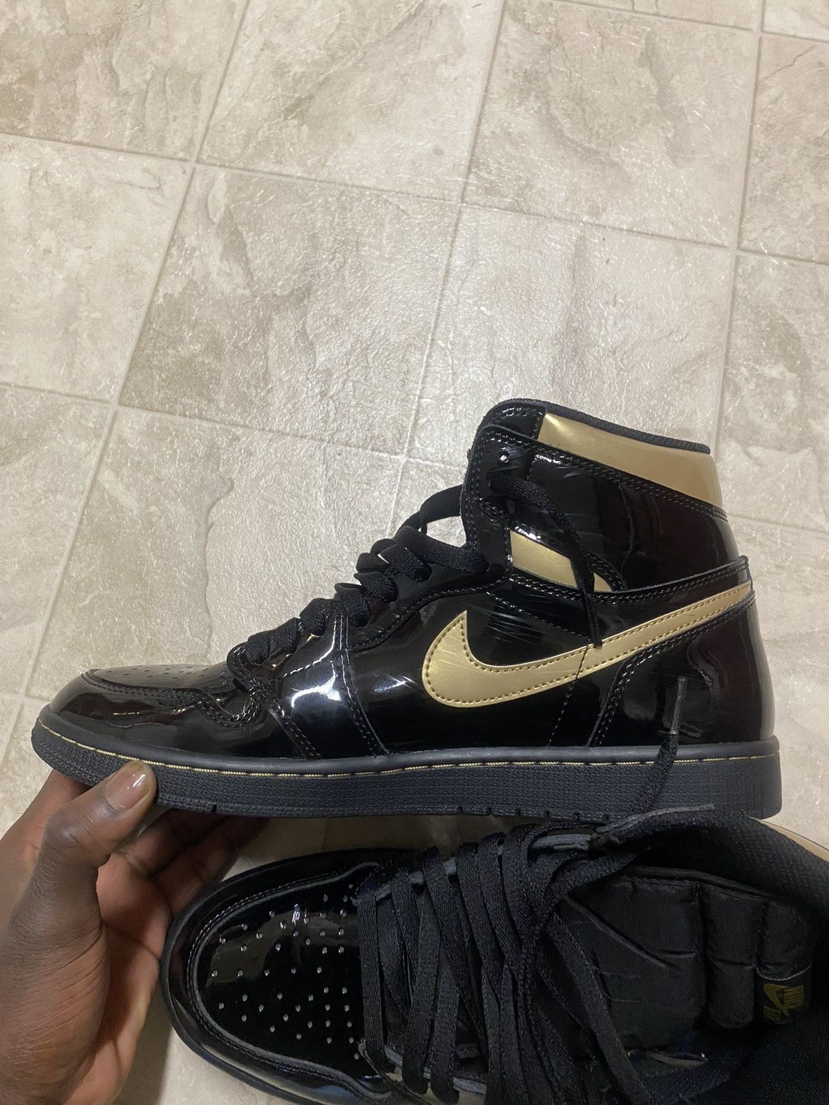 Jordan Brand Jordan 1 Retro High Black Metallic Gold (2020)s Size US 11 / EU 44 - 5 Thumbnail