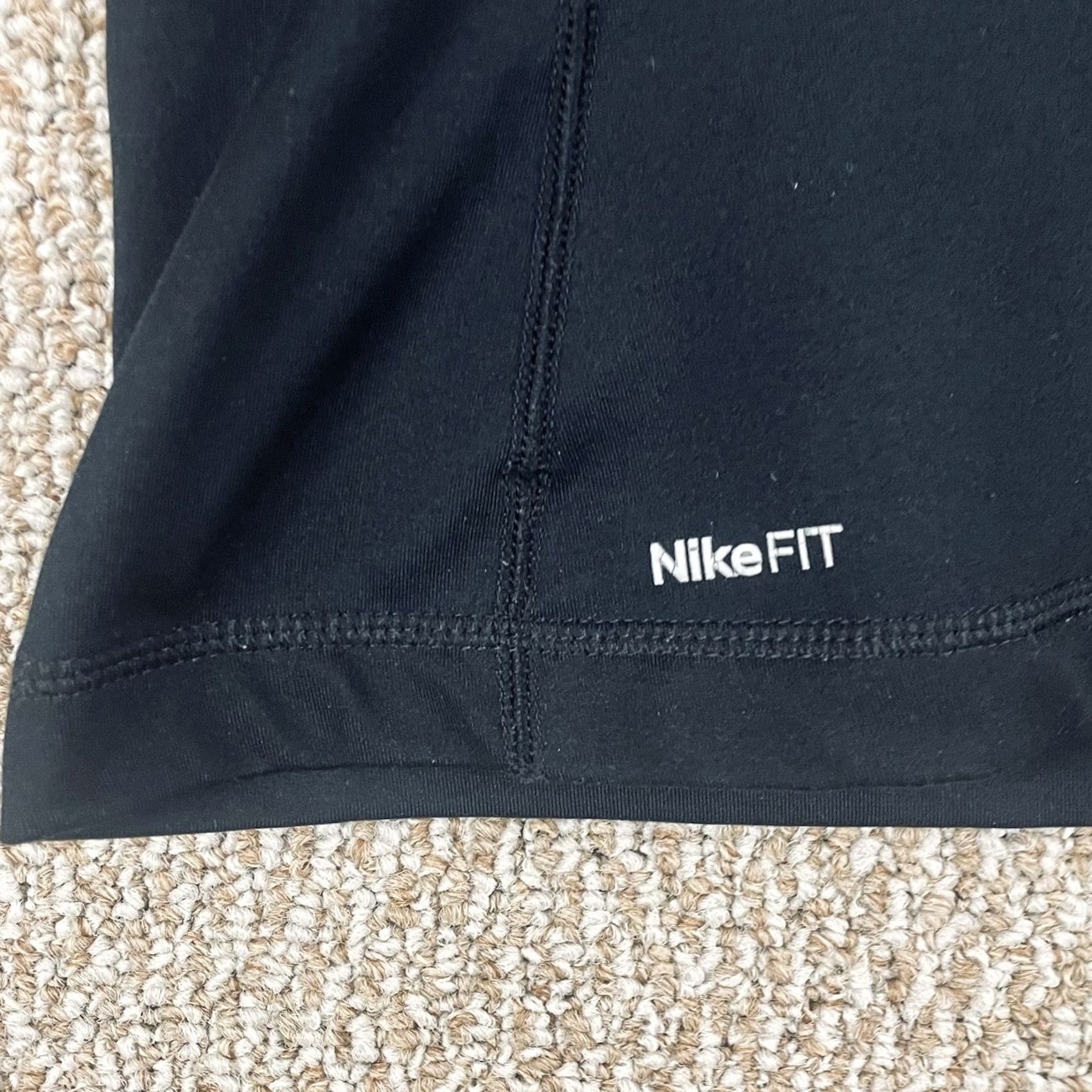 Nike Nike Pro Womens M Black Long Sleeve Athletic Compression Top D8 Size M / US 6-8 / IT 42-44 - 5 Thumbnail