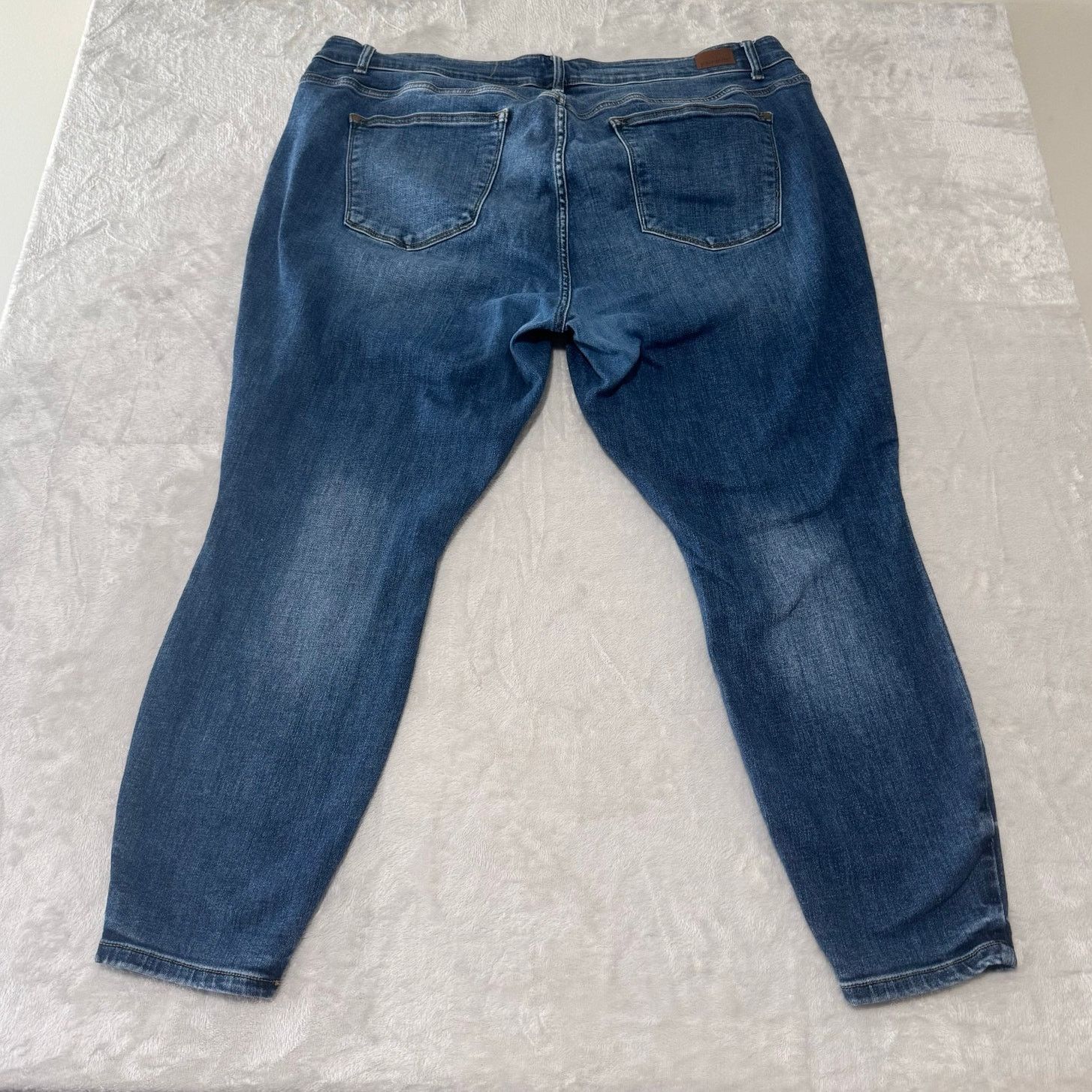Judy Blue Judy Blue Women's Skinny Fit Denim Jeans 24W Medium Wash Size 42" / US 20 - 2 Thumbnail