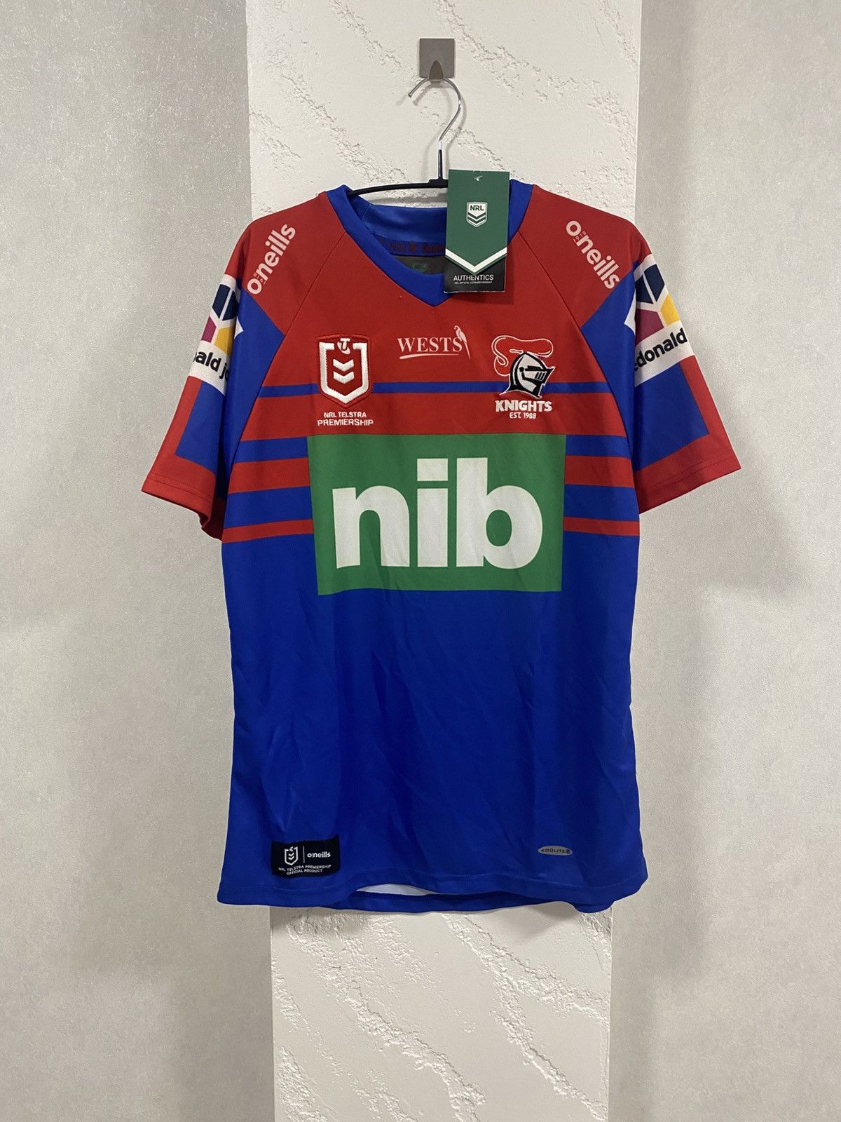 O'Neills NWT NRL NEWCASTLE KNIGHTS RUGBY LEAGUE SHIRT JERSEY O'NEILLS Size US M / EU 48-50 / 2 - 1 Thumbnail