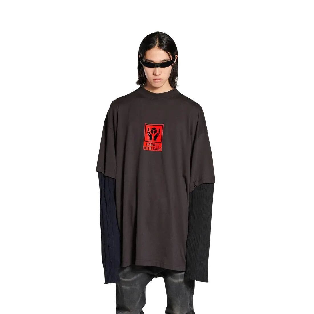 Balenciaga o1w1db10126 Handle With Care Patched Sleeves T-Shirt Black Size US L / EU 52-54 / 3 - 4 Thumbnail