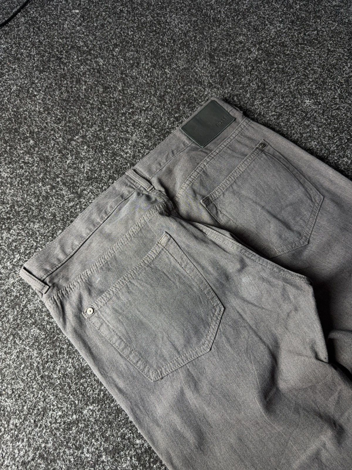 Hugo Boss Luxury Designer Hugo Boss Regular Fit Grey Casual Pants Size US 34 / EU 50 - 15 Thumbnail