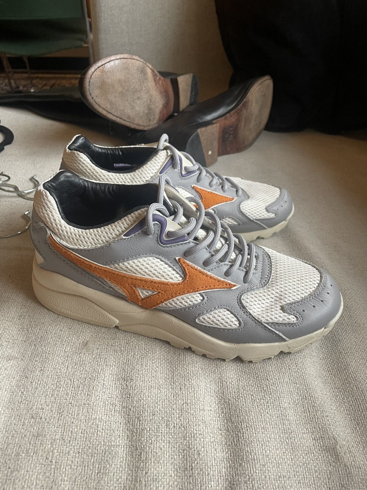 Mizuno × Patta New 2018 Patta X Mizuno Sky Medal in grey/orange Size US 6 / EU 39 - 2 Thumbnail