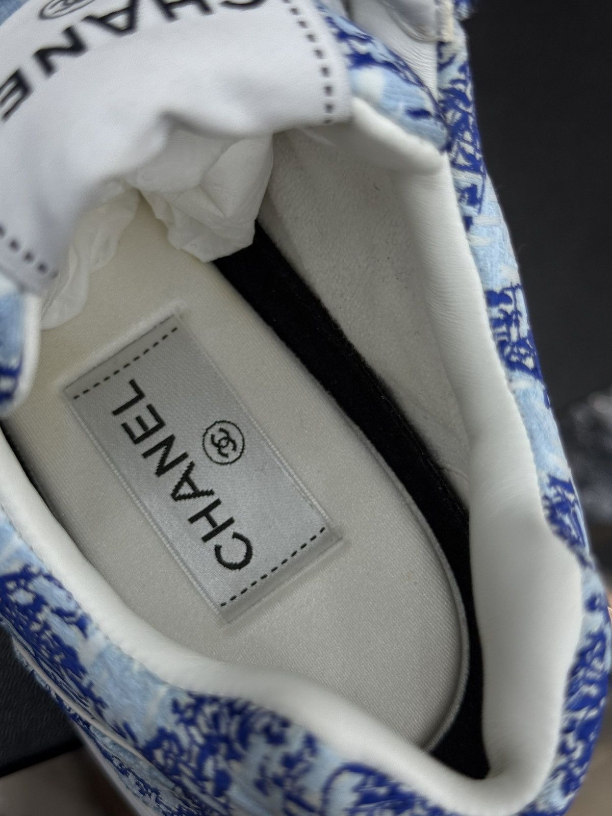 Chanel CHANEL CC Logo Sneaker Size 40.5EU/10.5US(W)/9US(M) $1425 Size US 10.5 / IT 40.5 - 18 Thumbnail