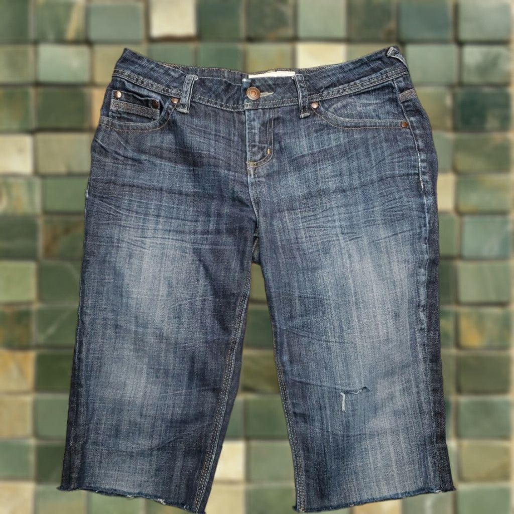 Vintage Maurices Jeans Shorts Womens 8 Cutoff Jorts Denim Low Rise Thick Stitch 5-Pocket Belt Loops Blue Denim Casual Modern American USA Womens 8(Maurices) Size 30" / US 8 / IT 44 - 1 Thumbnail