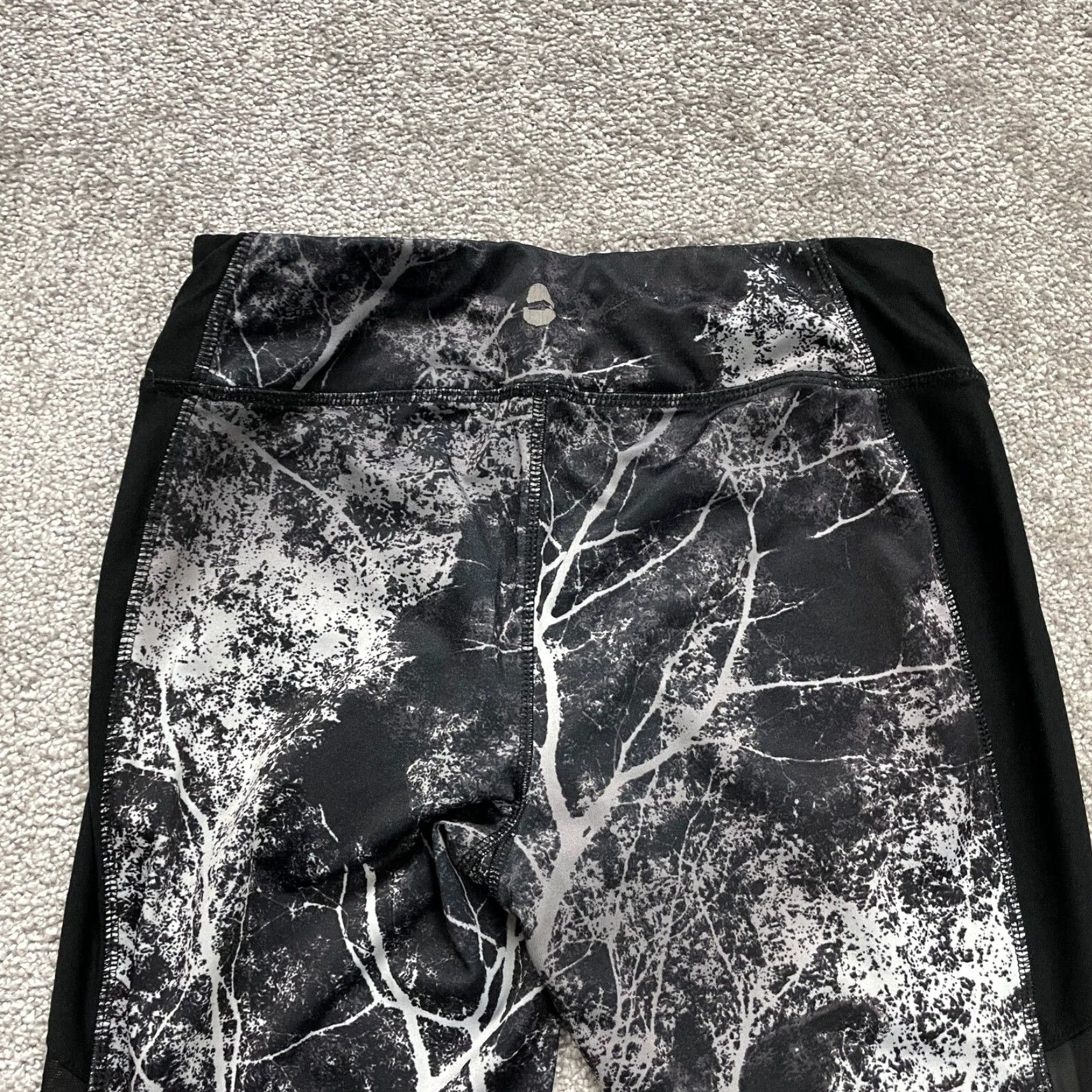 Avia VINTAGE Avia Active Cropped Leggings Womens XS Black Camouflage Athletic Gym 25x22 Size 26" / US 2 / IT 38 - 3 Thumbnail