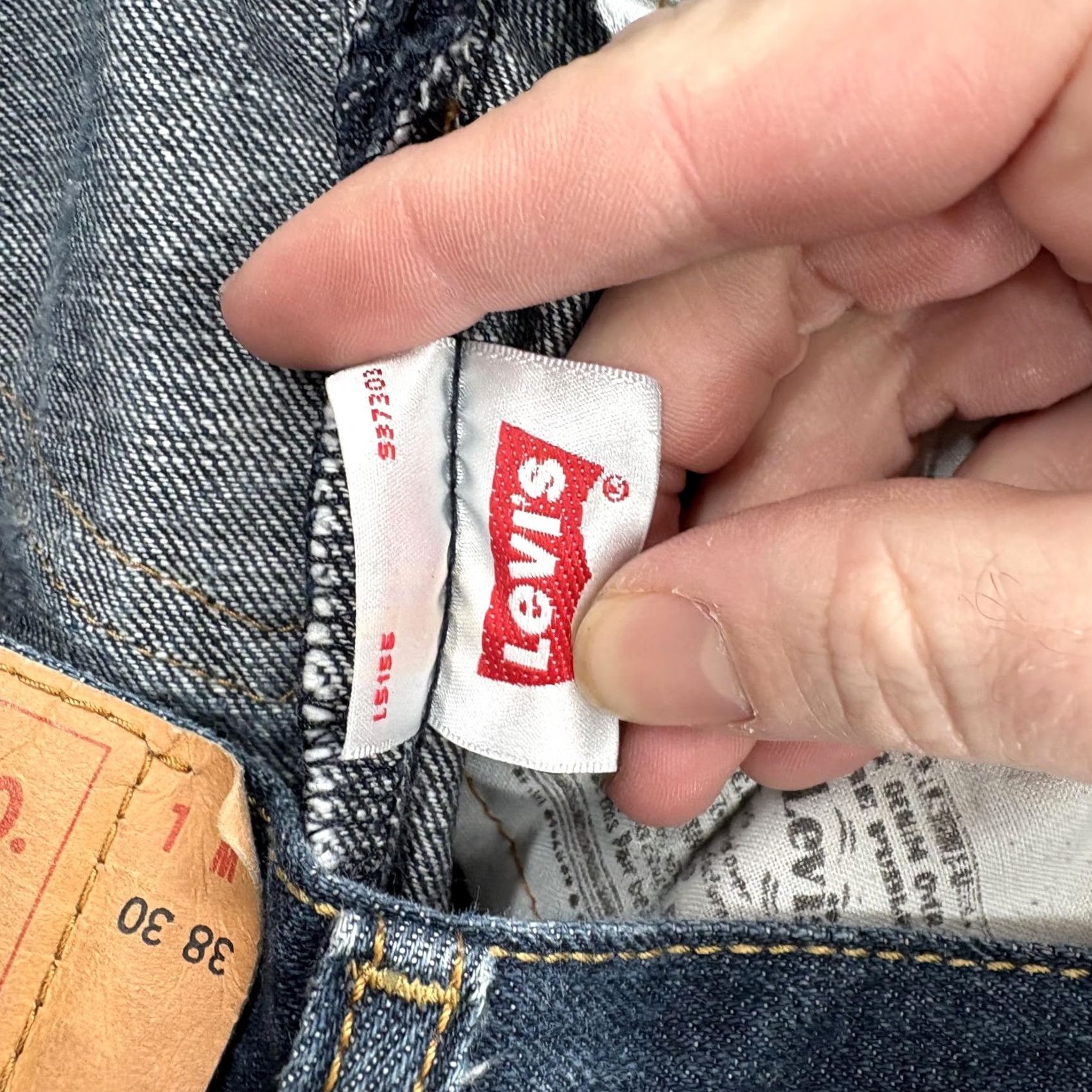 Levi's VINTAGE Levi's 501 Jeans Mens 38x30 Straight Button Fly Blue Denim Grunge Y2K Size US 38 / EU 54 - 6 Thumbnail