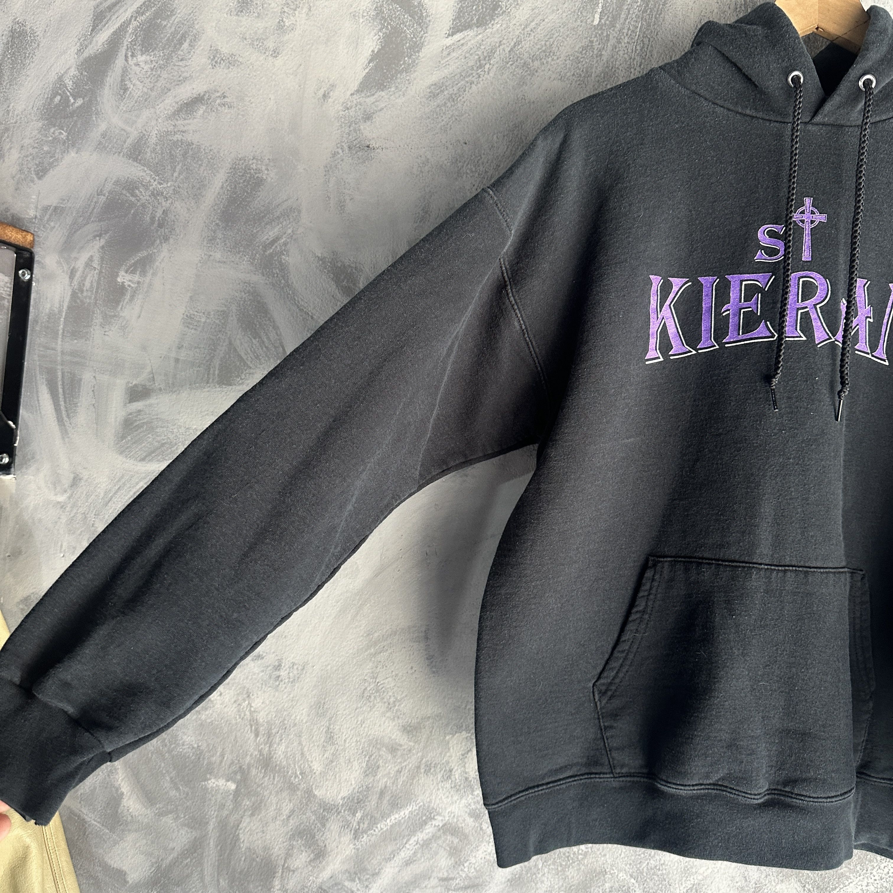 Hanes Vtg Kieran Hoodie Sweater Mens Black Faded Hanes Boxy 90s Size US M / EU 48-50 / 2 - 3 Thumbnail