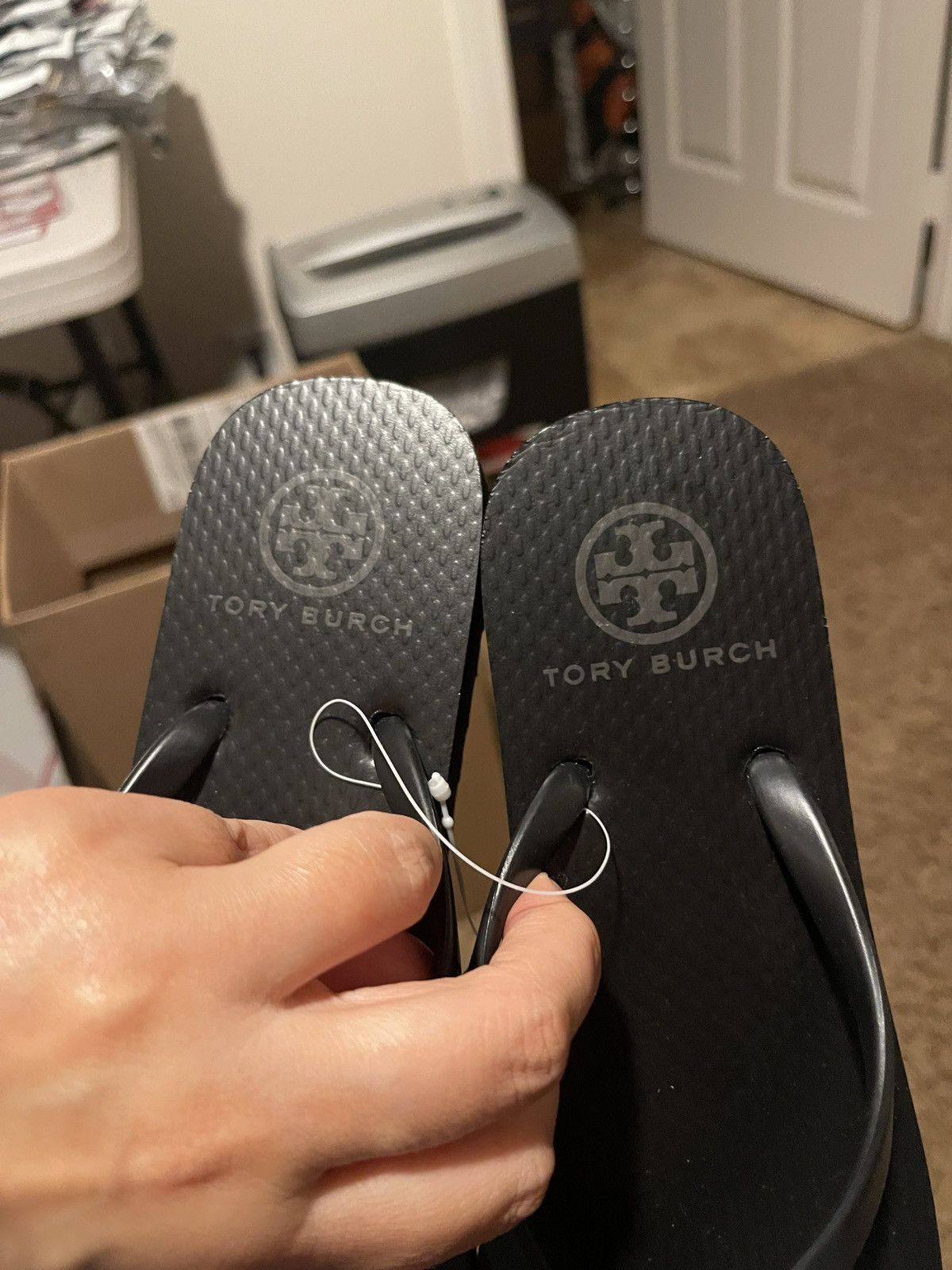 Tory Burch Tory Burch thin flip flop in size 5 in black Size US 5 / IT 35 - 3 Thumbnail