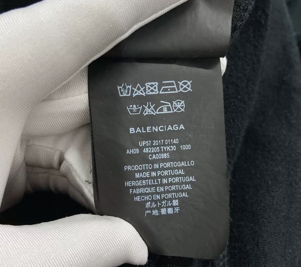 Balenciaga Balenciaga small logo black hooded jacket2412-Nextarrow Size US S / EU 44-46 / 1 - 7 Thumbnail