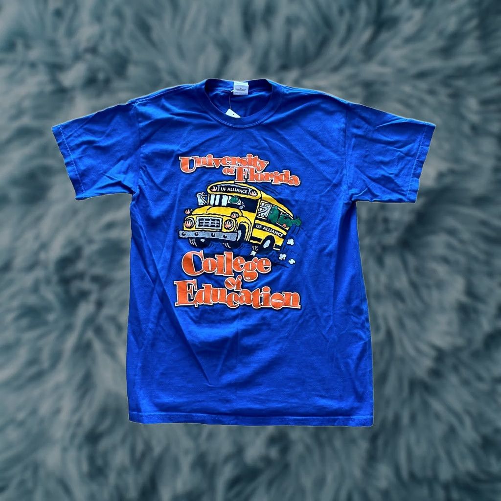 Gildan VINTAGE University Of Florida College Of Education Men’s Size Medium Blue Y2K T-Shirt Size US M / EU 48-50 / 2 - 1 Thumbnail