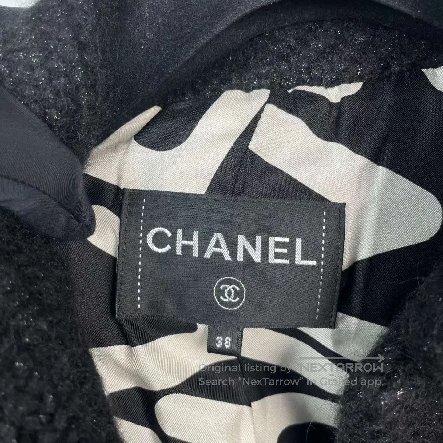 Chanel Chanel 21B Black Horn Button Hooded Tweed Coat. Size S / US 4 / IT 40 - 5 Thumbnail