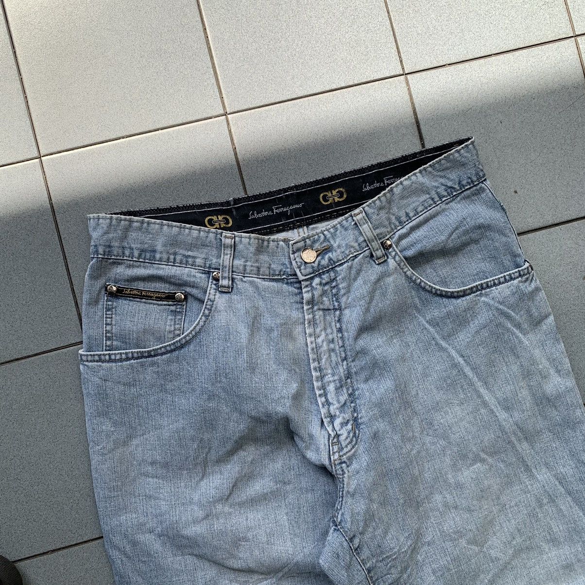 Designer × Salvatore Ferragamo Salvatore Ferragamo Basic Baggy Styled Vintage Jeans Size US 32 / EU 48 - 2 Thumbnail