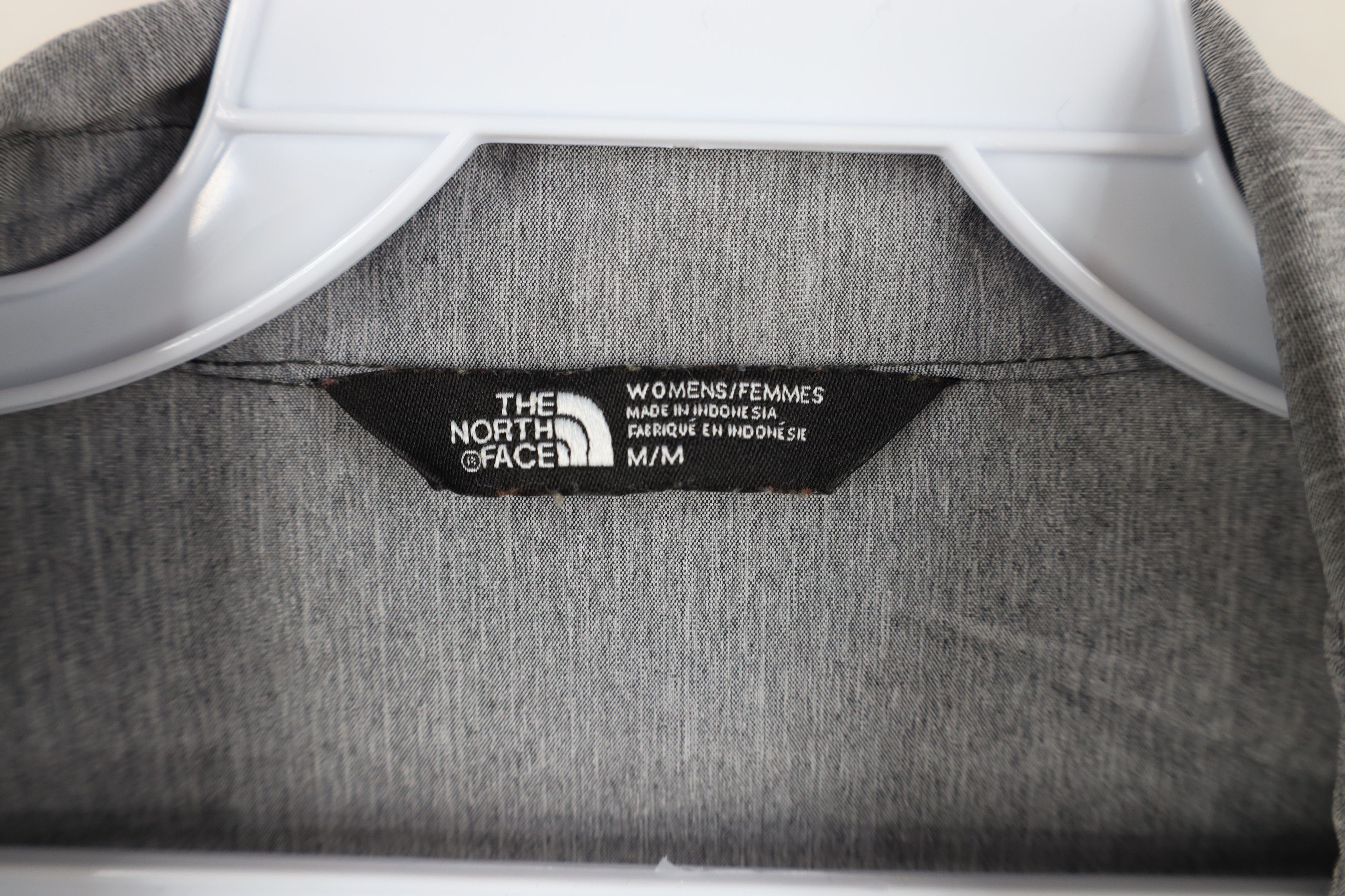 The North Face The North Face Spell Out Chambray Collared Button Shirt Gray Size M / US 6-8 / IT 42-44 - 8 Thumbnail