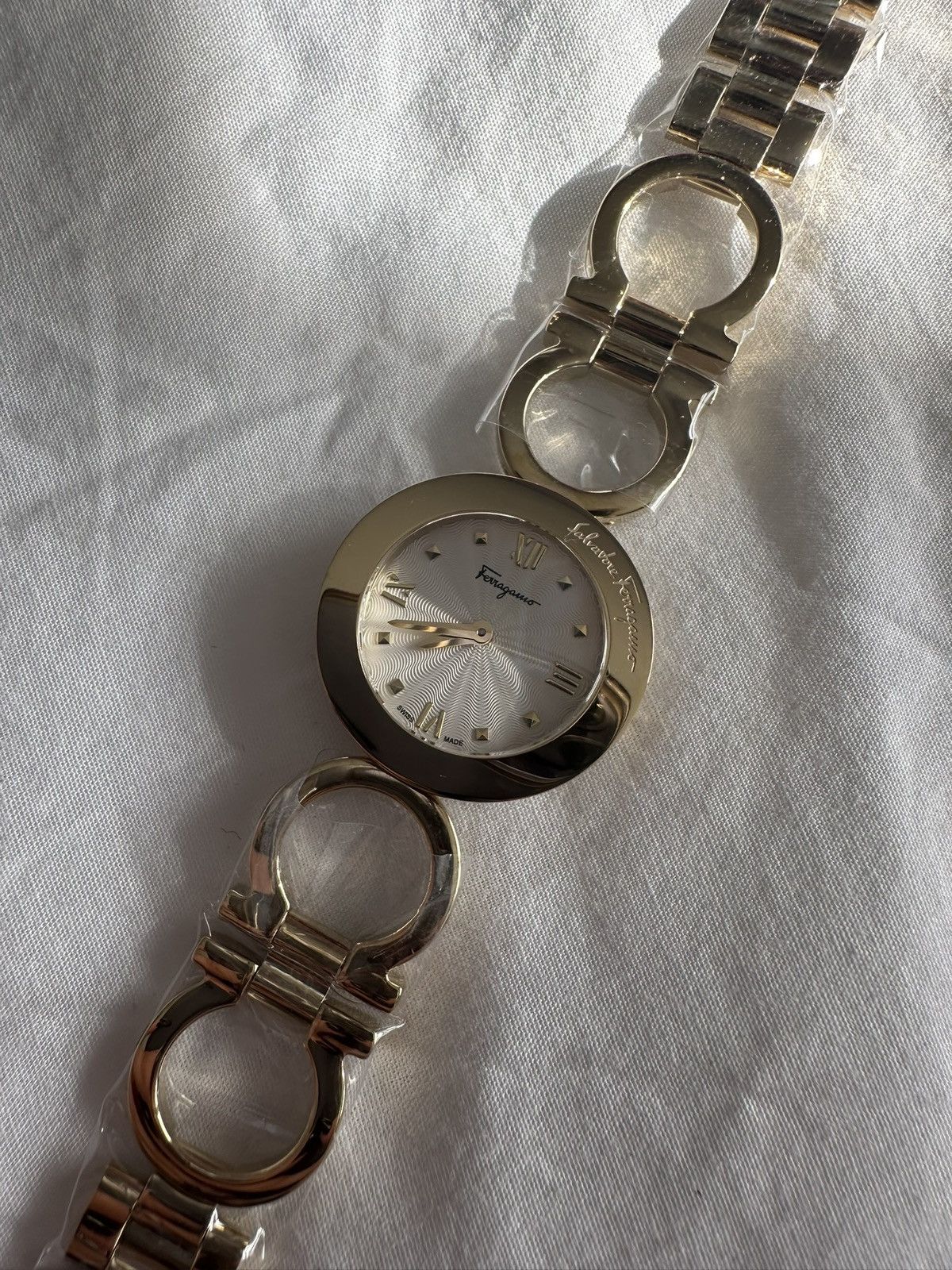 Salvatore Ferragamo Salavtore Ferragamo Gold Watch Size ONE SIZE - 1 Thumbnail