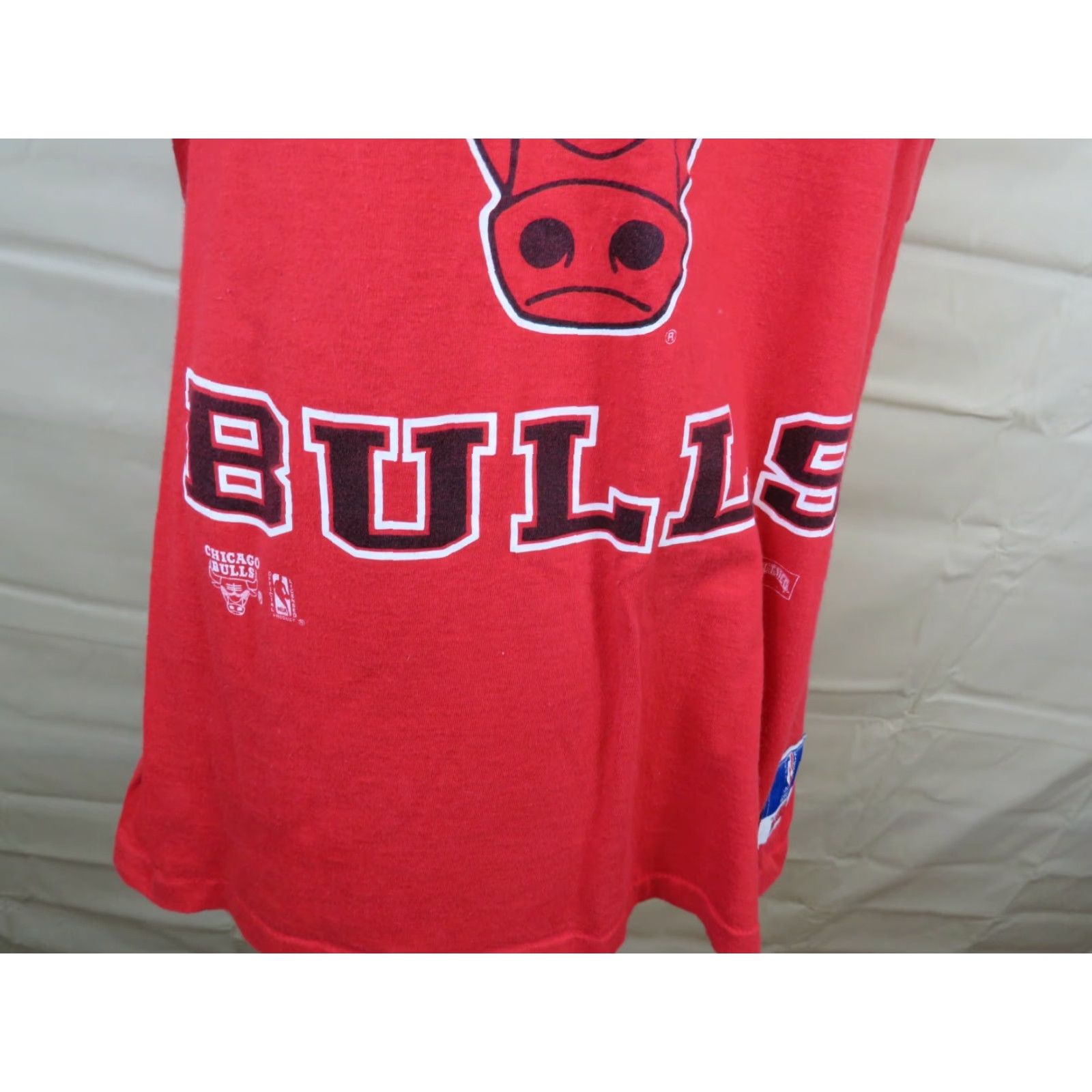 Nutmeg VINTAGE Nutmeg Chicago Bulls NBA T-Shirt XL Red Unisex Short Sleeve Graphic Tee Shirt 100% Cotton Mens Womens Boys Girls Size US XL / EU 56 / 4 - 3 Thumbnail