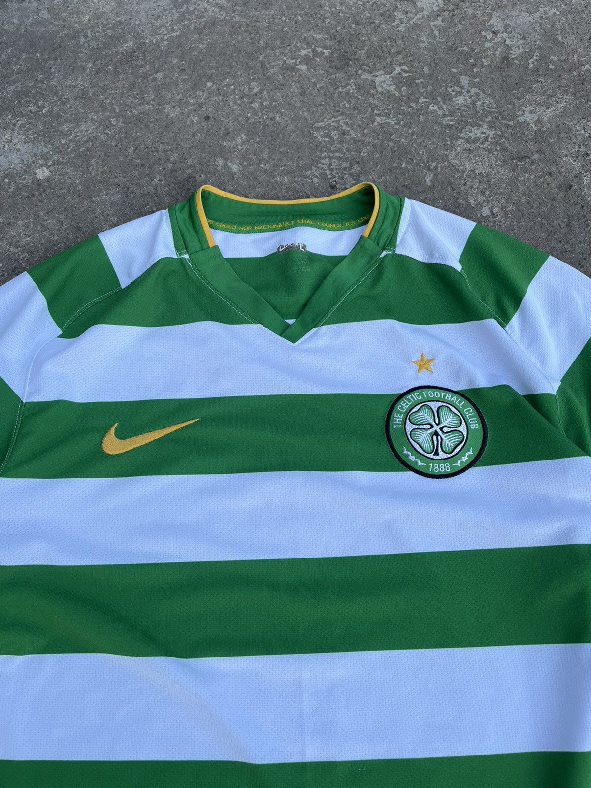 Nike 🍀NIKE VINTAGE CELTIC 2008-10 SOCCER FOOTBALL STRIPED JERSEY Size US L / EU 52-54 / 3 - 3 Thumbnail
