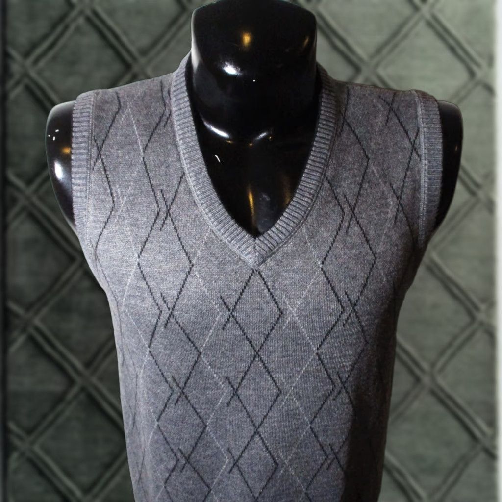 Vintage LISIANTHUS Gray Wool Tight Knit Sleeveless Sweater M NWOT Mens Pullover V-Neck Casual Knits Size US M / EU 48-50 / 2 - 1 Thumbnail