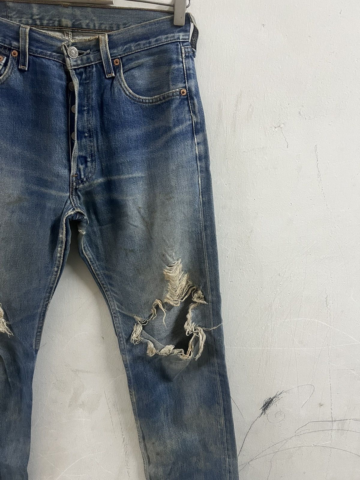 Japanese Brand × Levi's Vintage Clothing KURT COBAIN‼️THRASHED VINTAGE 501 DISTRESSED DENIM PANT Size US 32 / EU 48 - 4 Thumbnail