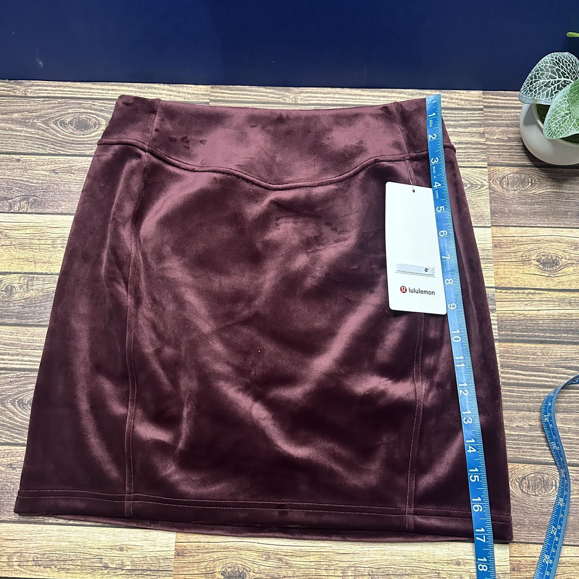 Lululemon Lululemon Scuba High Rise Mini Skirt Velvet NWT Size Small Size 28" / US 6 / IT 42 - 6 Thumbnail