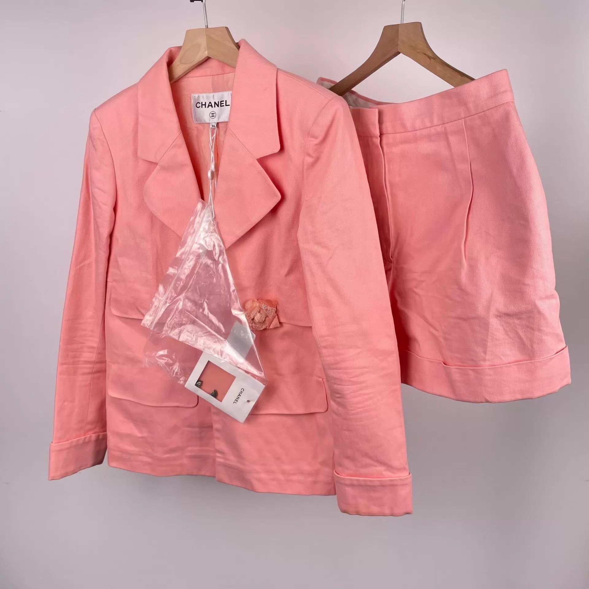 Chanel Chanel Women's Pink Suit w/ Detachable Bag Size XS / US 0-2 / IT 36-38 - 1 Thumbnail