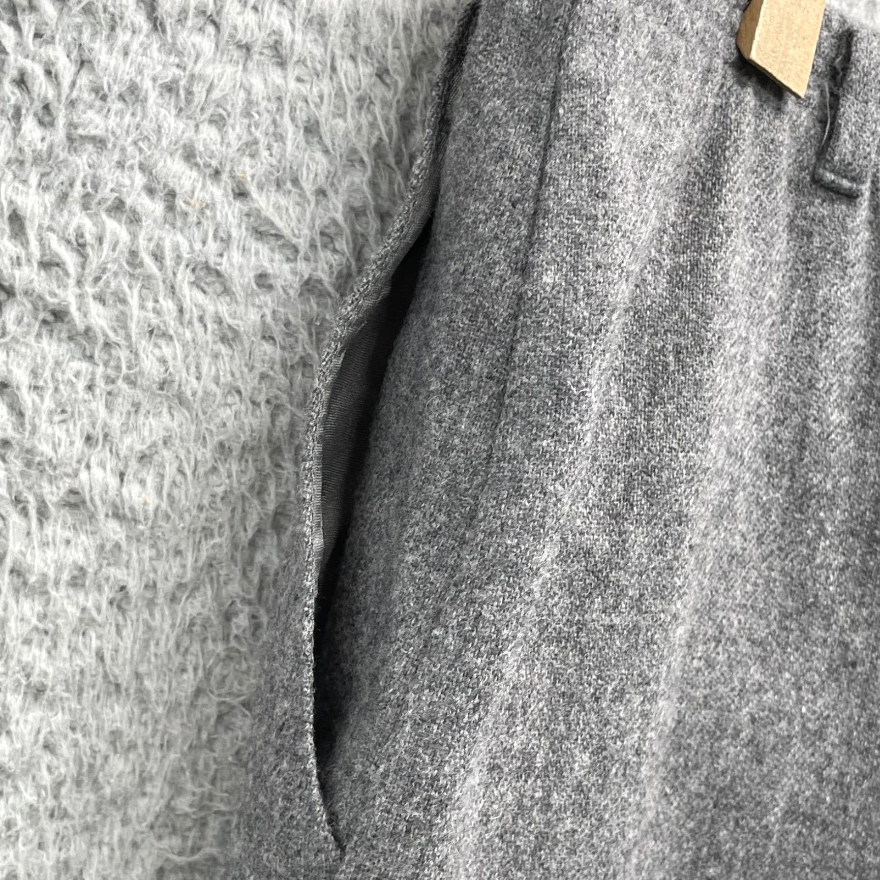 Vintage VTG Alfred Dunner 100% Wool Skirt Women's 18 Pencil Office Academia Classic USA Skirt Midi Tweed Wool Gray 90s Vintage Womens Pants? Size 40" / US 18 - 7 Thumbnail
